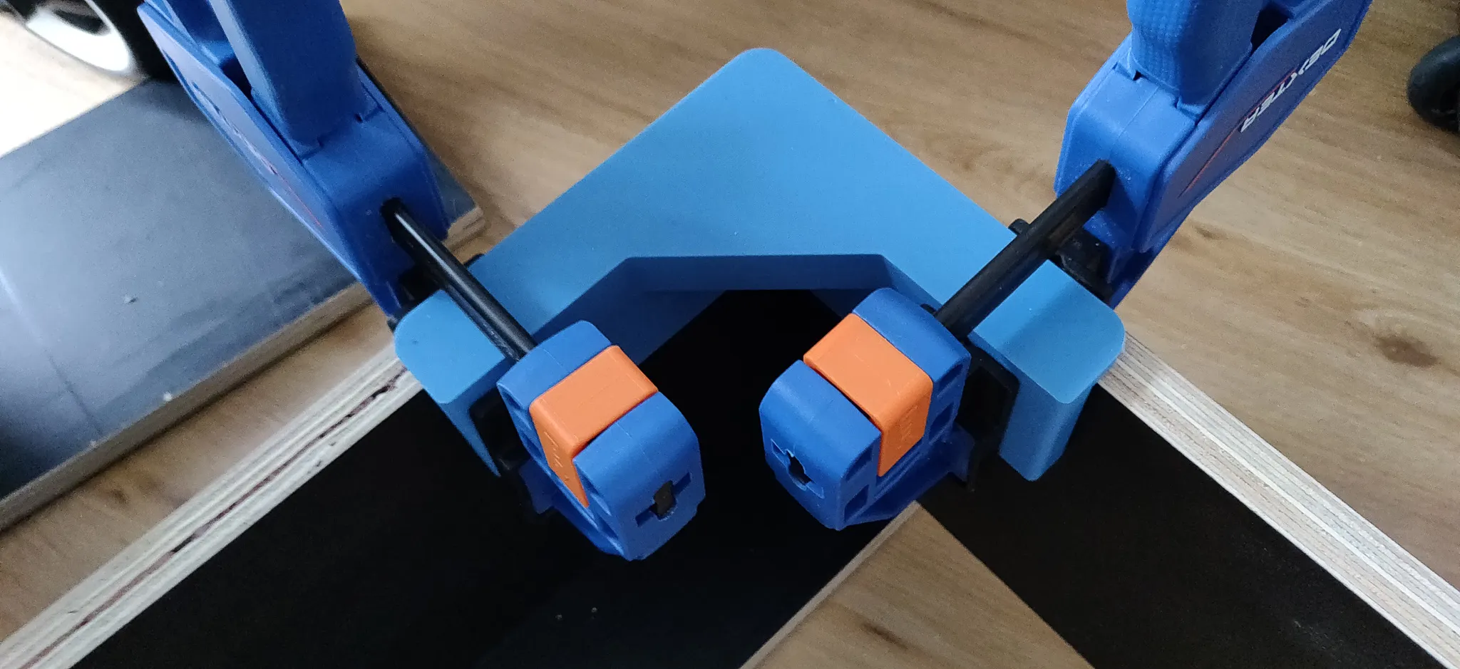 Kẹp vuông cho góc đơn giản