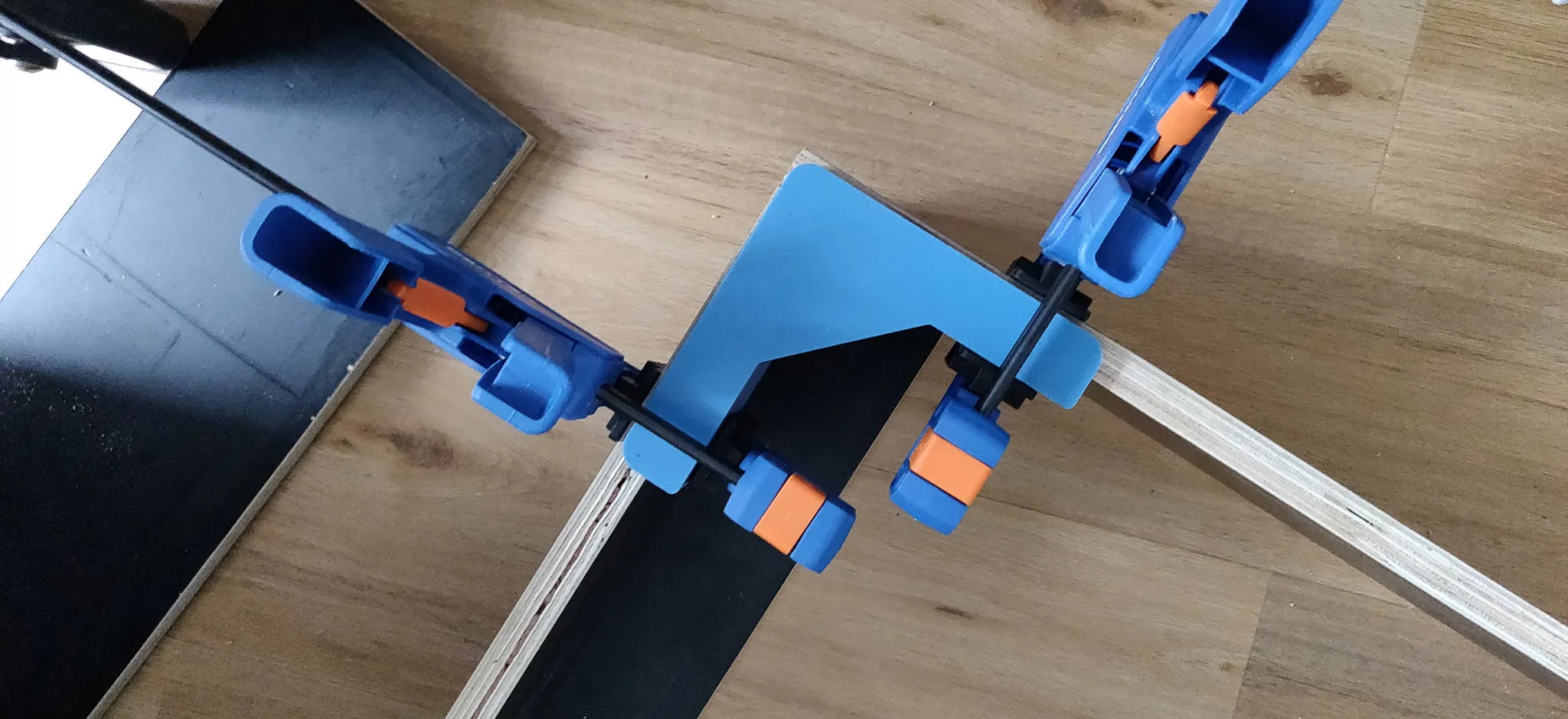 Kẹp vuông cho góc đơn giản