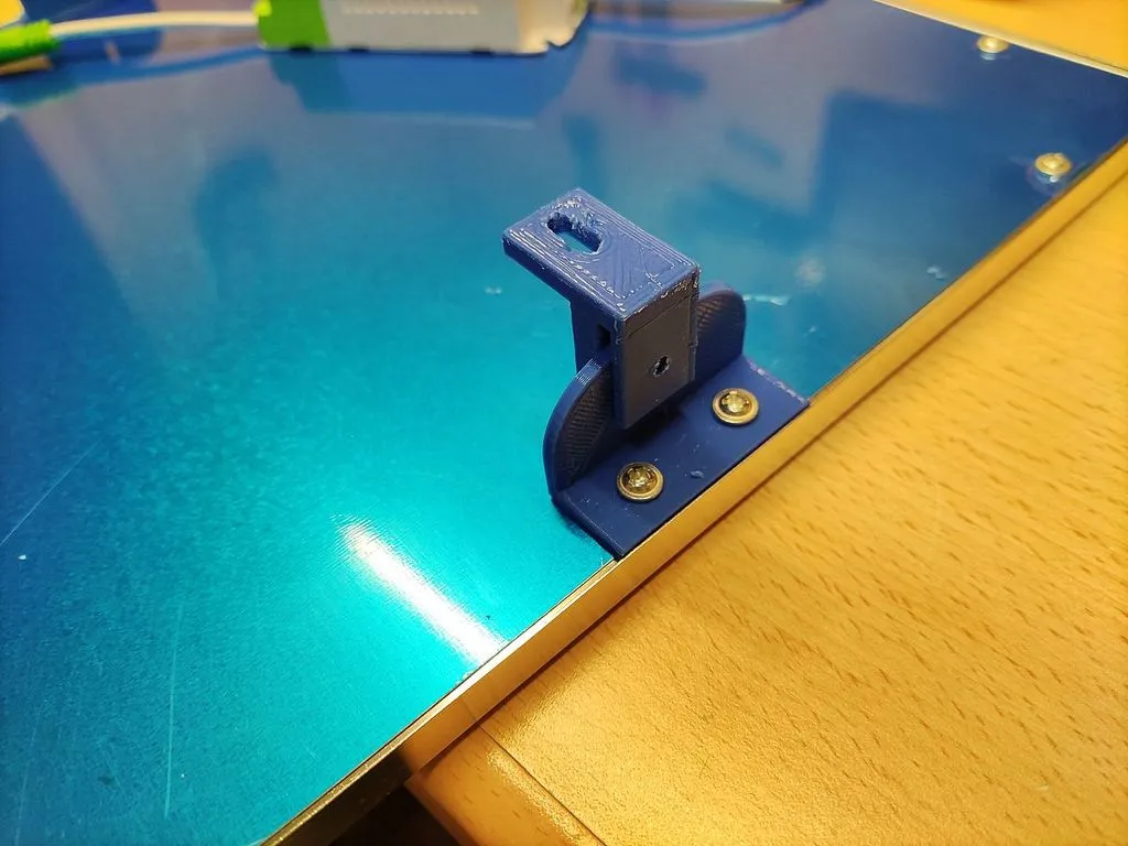 Đèn trần LED với hỗ trợ cảm biến PIR cho kho chứa