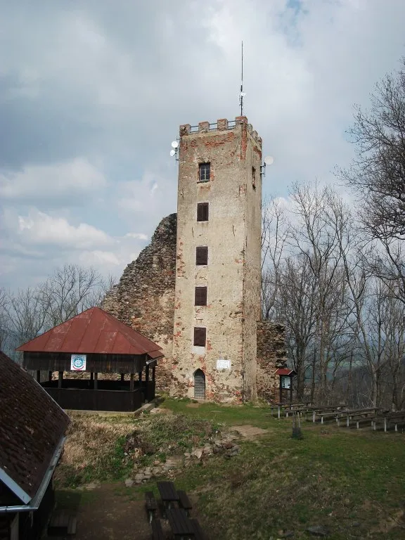Tháp canh đá tại tàn tích lâu đài Rýzmberk