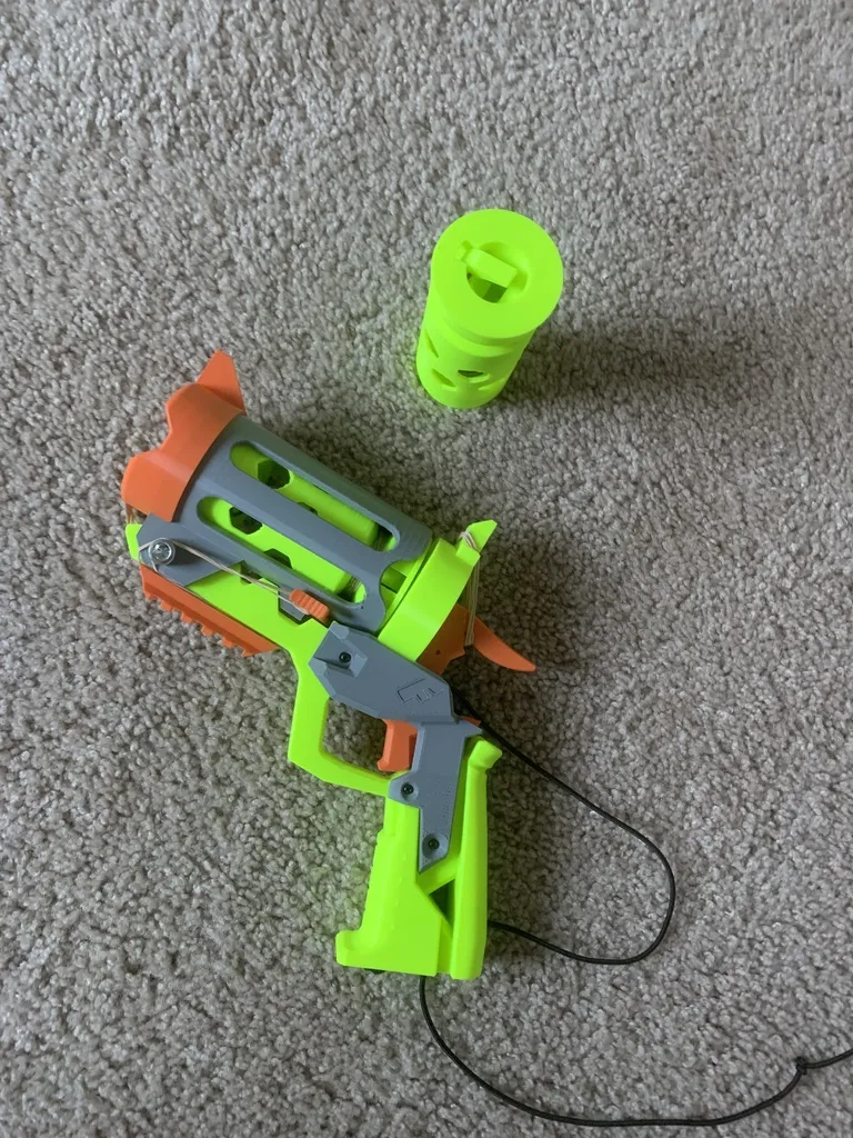 Khẩu súng bắn pháo Mk44 từ mô hình HYPR của Slug