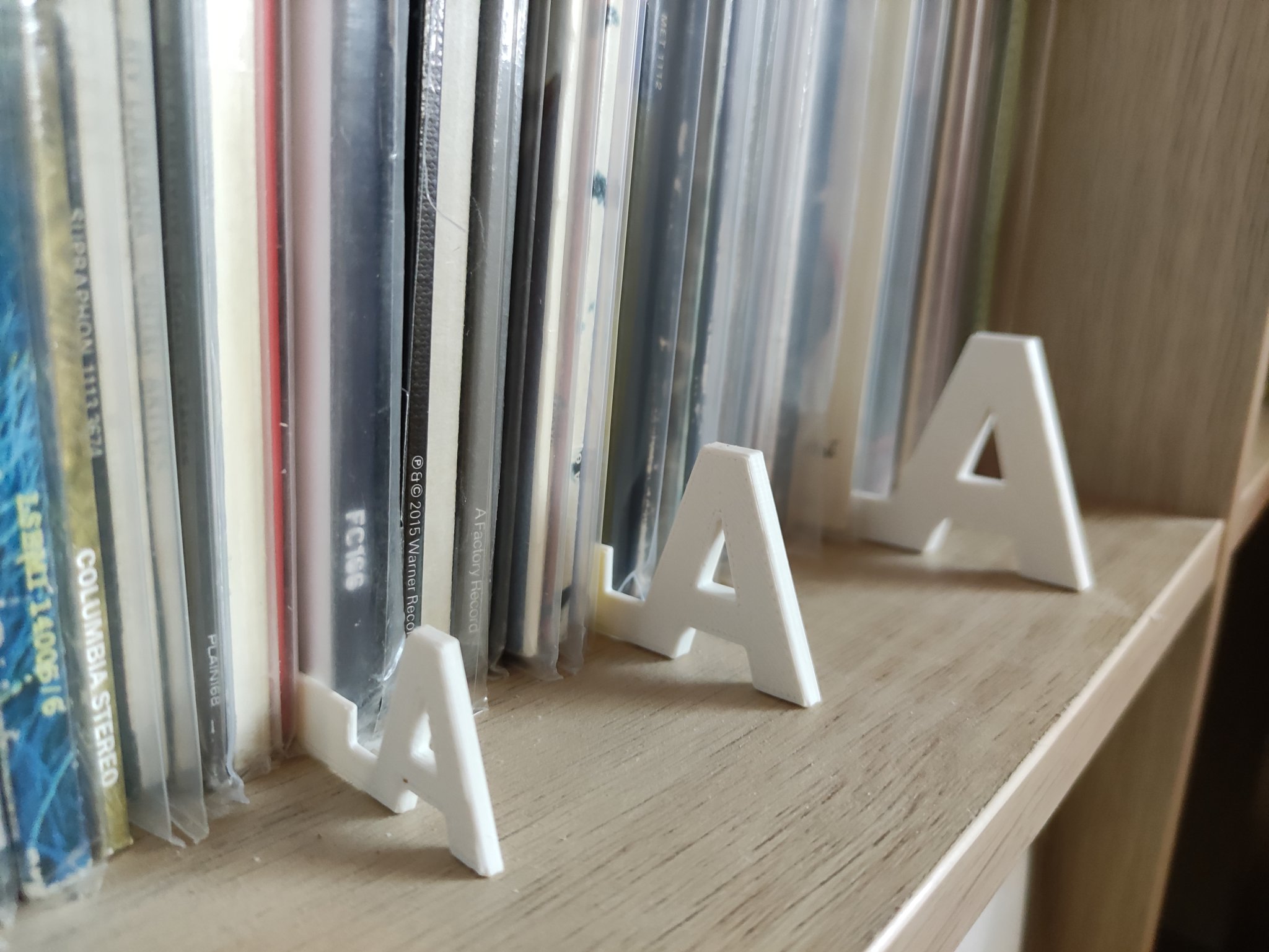 Giá đỡ phân loại chữ cái A-Z cho đĩa nhạc vinyl