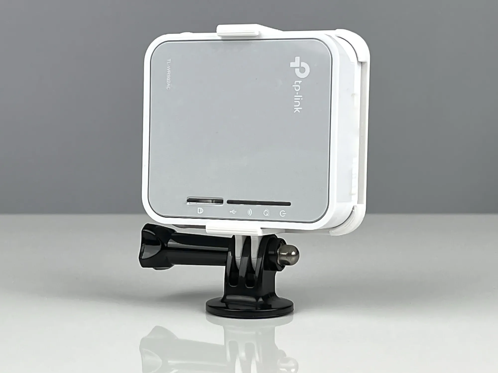 Giá đỡ tường TP-Link TL-WR902 với giá đỡ GoPro tương thích