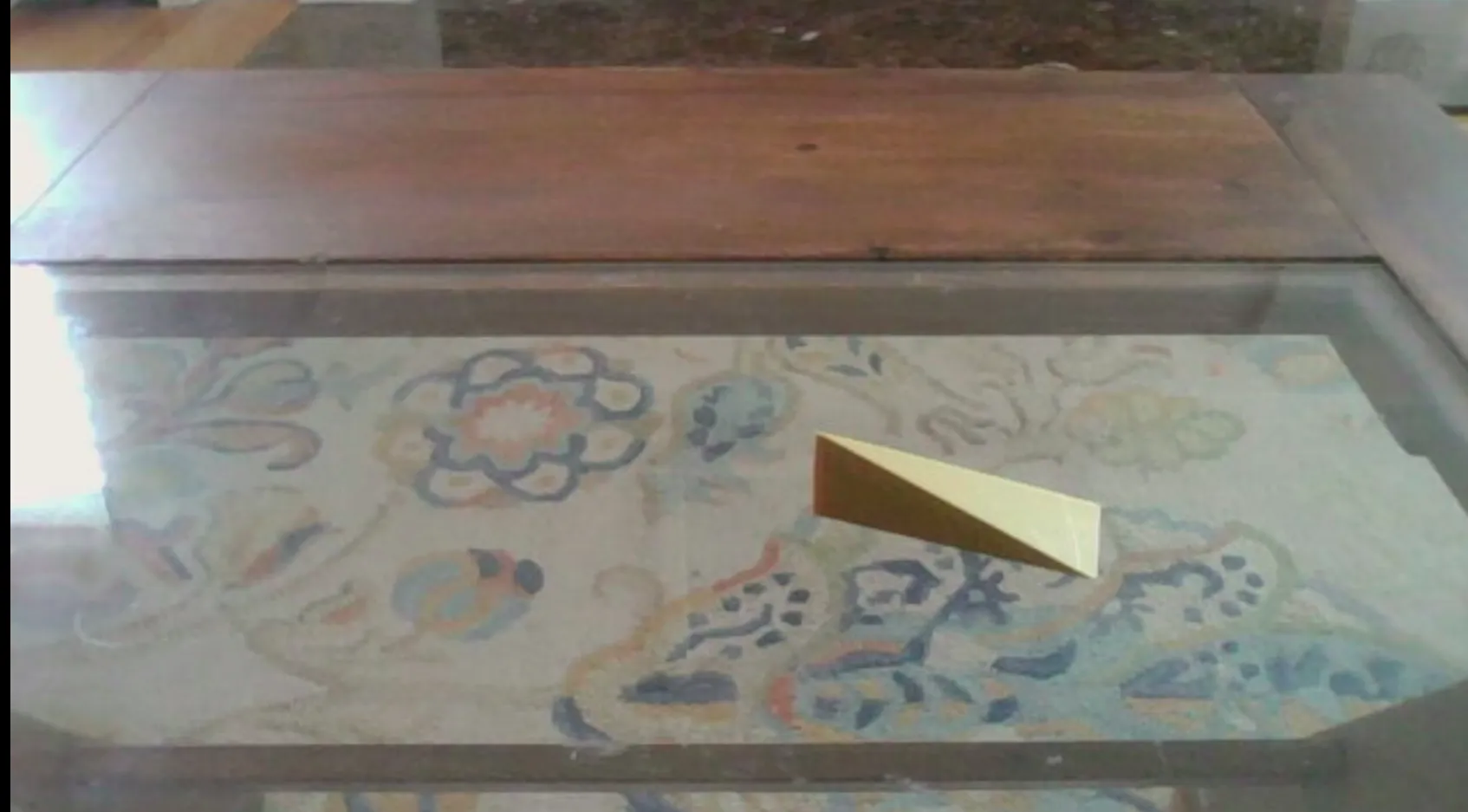 Penguin thấp poly đa năng làm đế chặn cửa và cạo đĩa