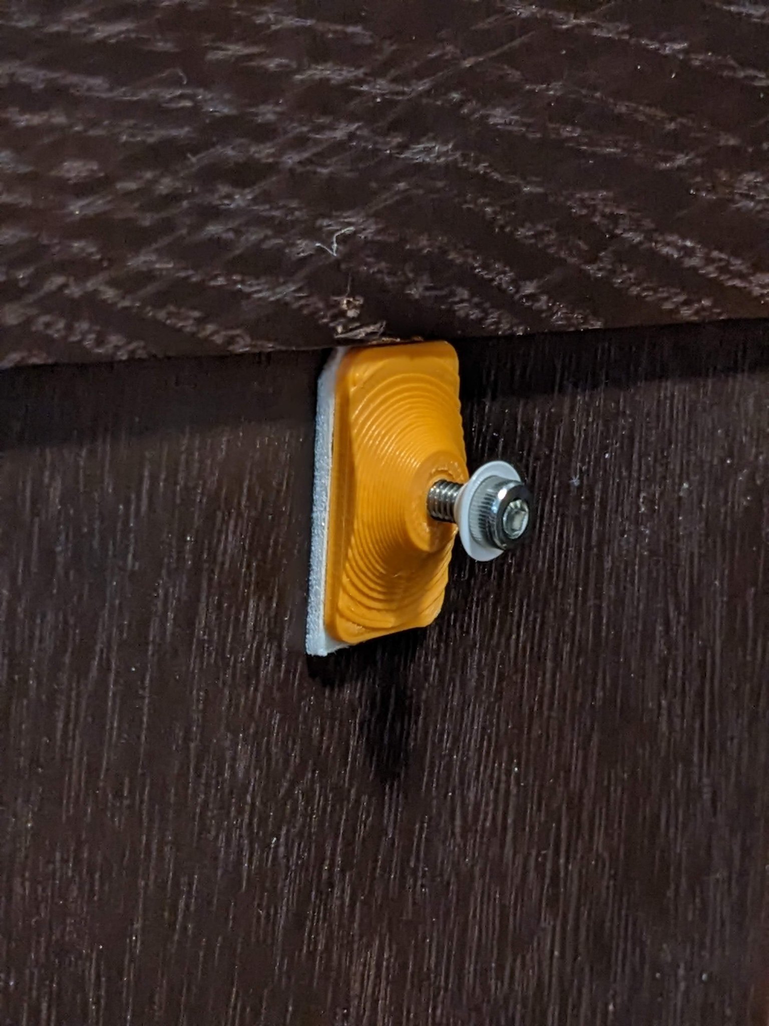 Bộ giá đỡ nắp nồi MOD dùng băng dính Command