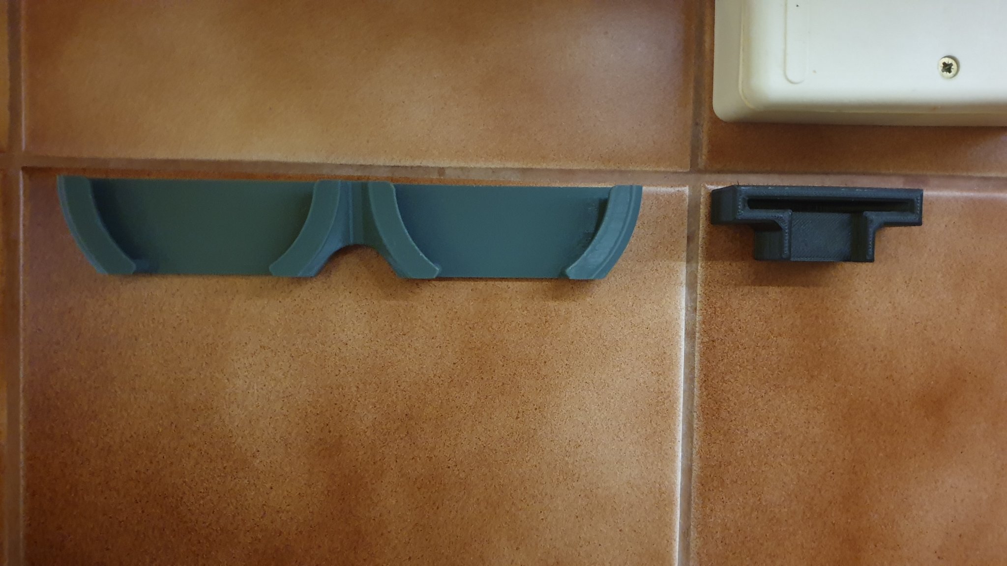 Giá đỡ gắn tường cho bộ lọc cà phê Delonghi Dedica 685