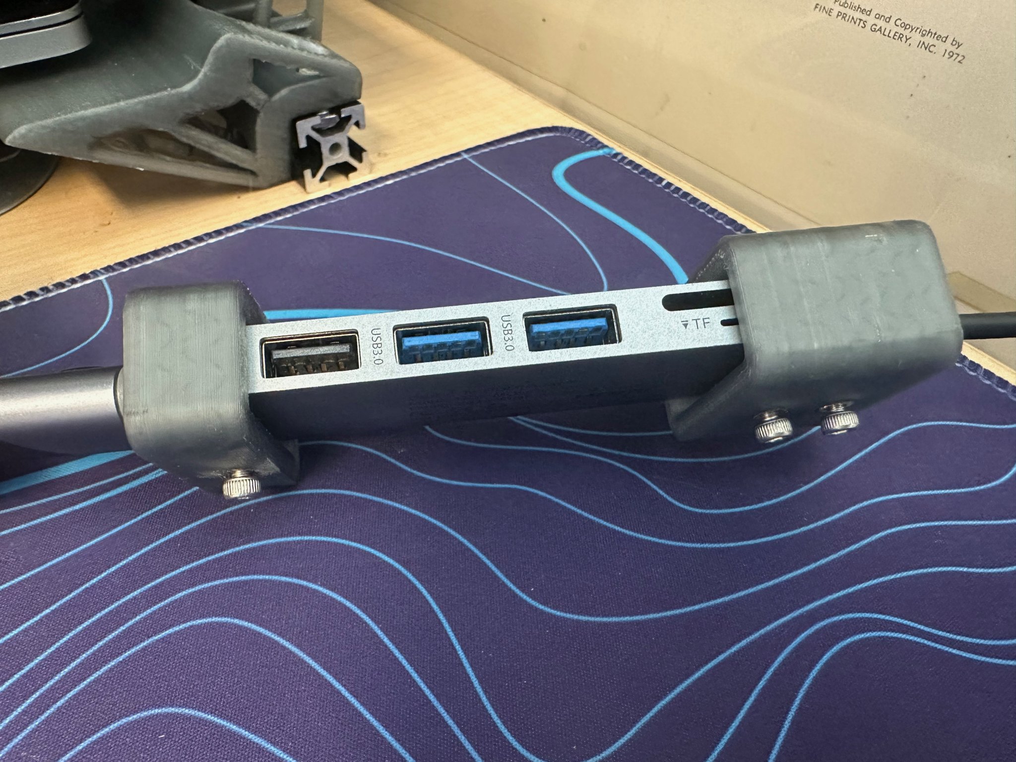 Giải pháp quản lý cáp từ tính cho giá đỡ màn hình tùy chỉnh