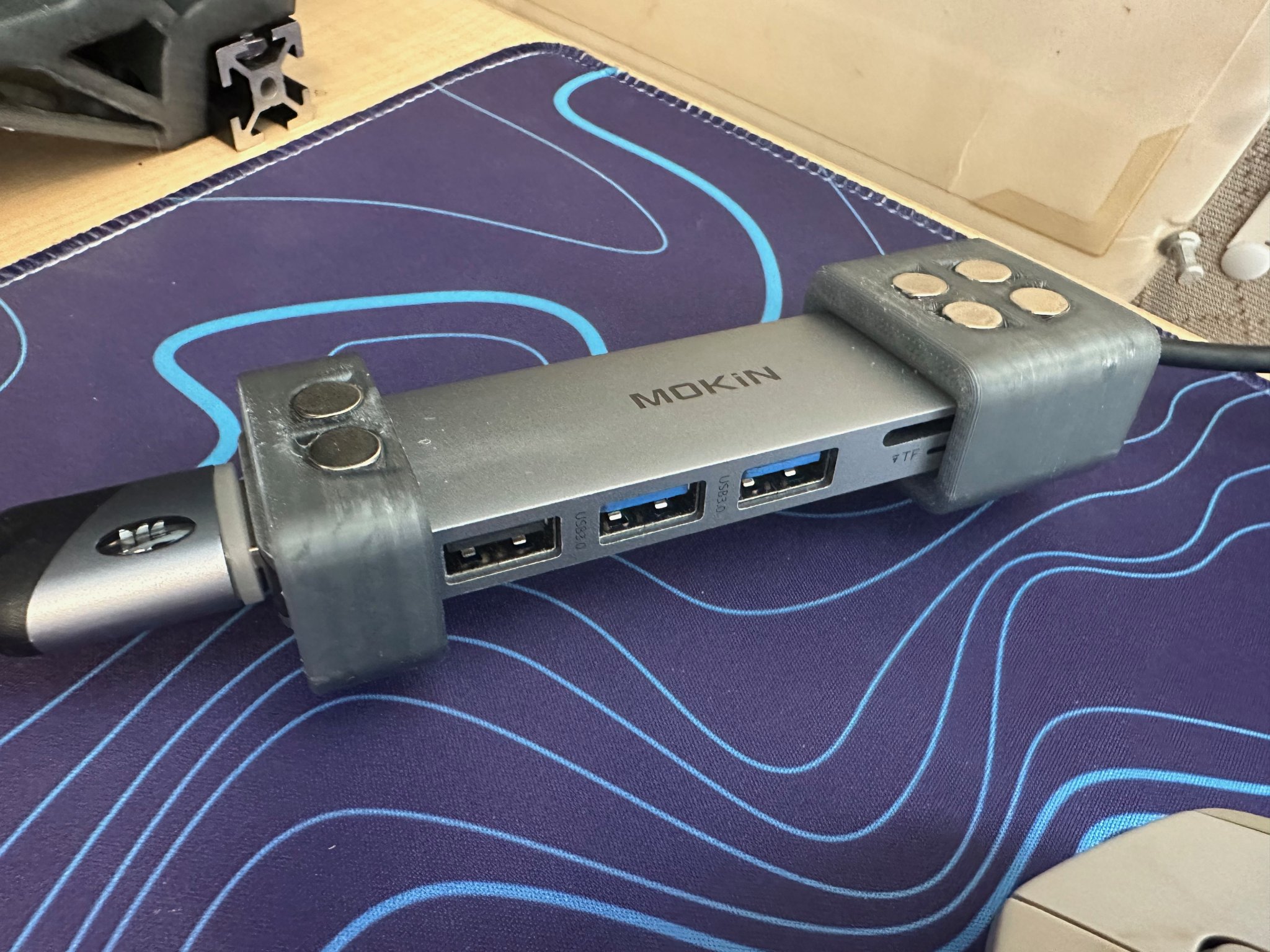 Giải pháp quản lý cáp từ tính cho giá đỡ màn hình tùy chỉnh