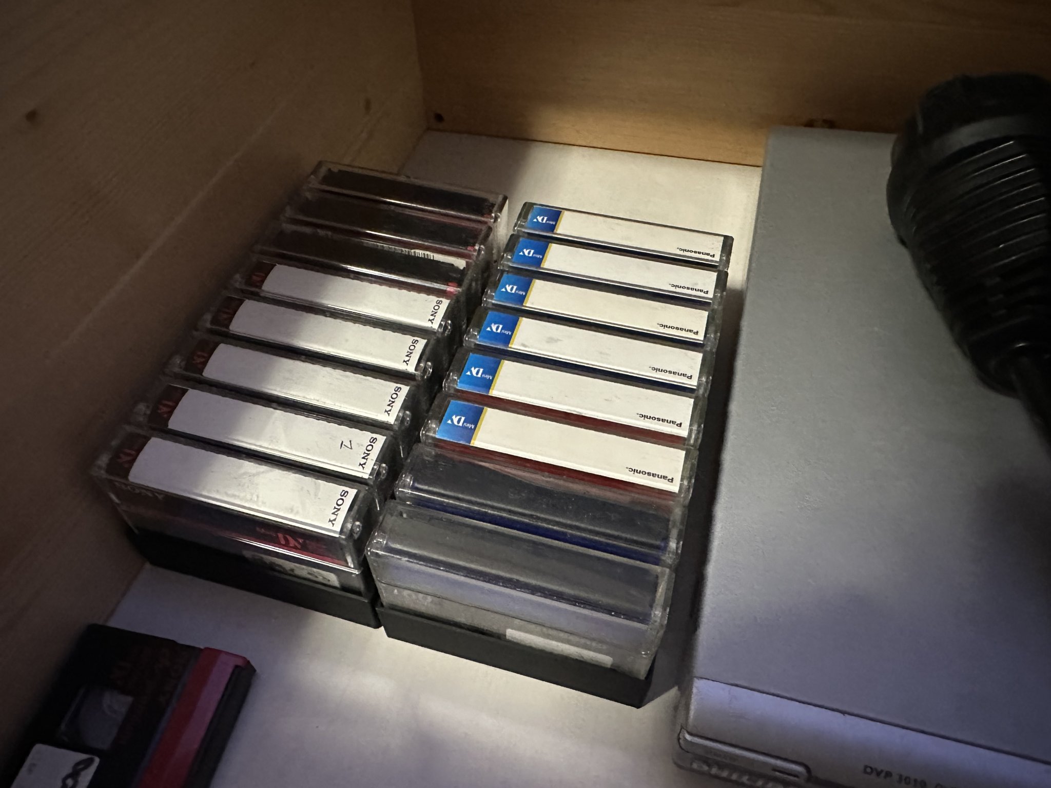 Khay lưu trữ băng mini DV gọn gàng và tiện lợi