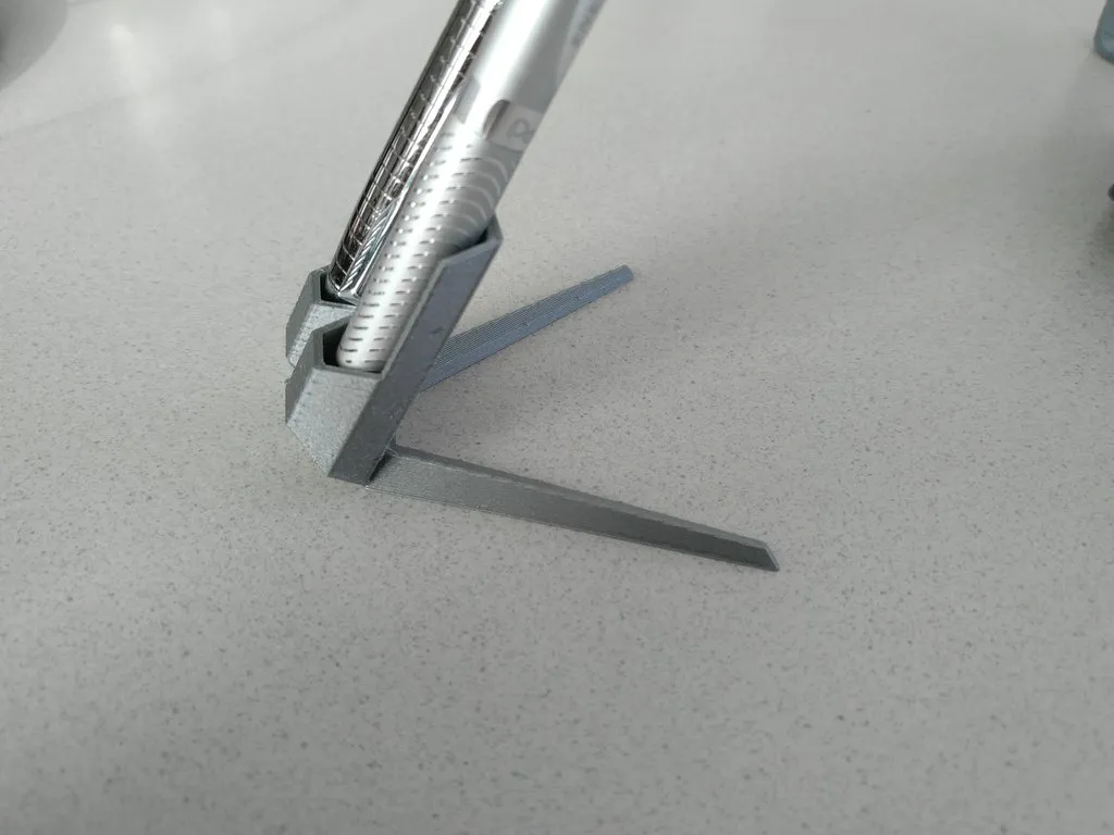 Giá đỡ bút đôi thiết kế đơn giản và nhẹ nhàng