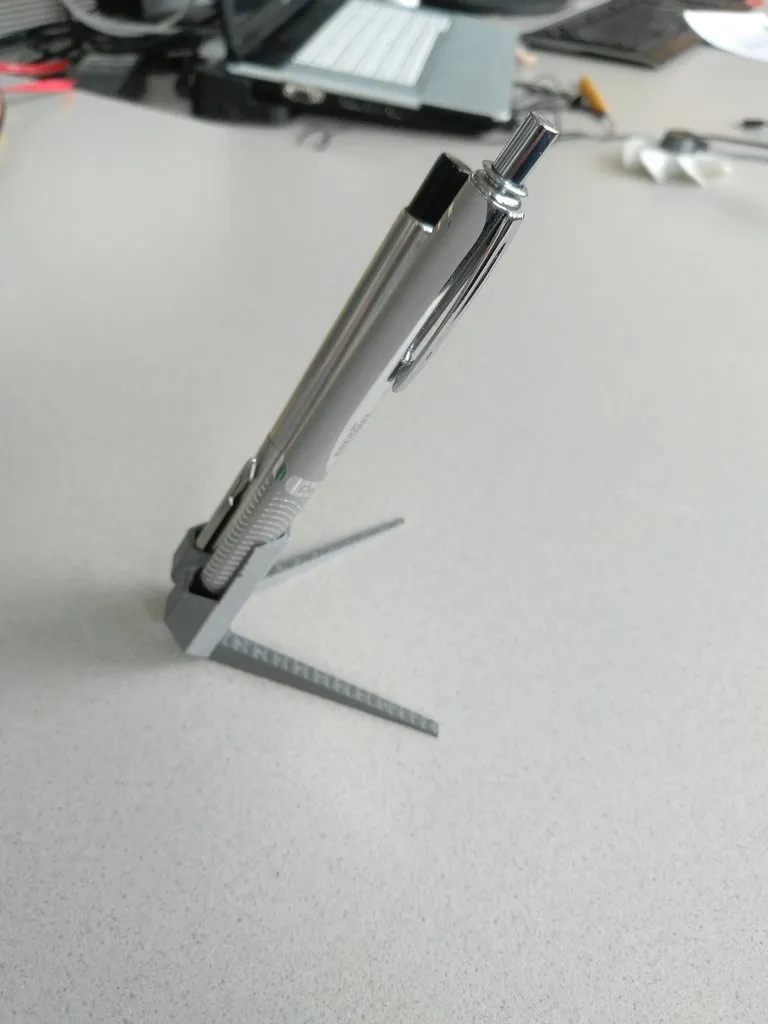 Giá đỡ bút đôi thiết kế đơn giản và nhẹ nhàng