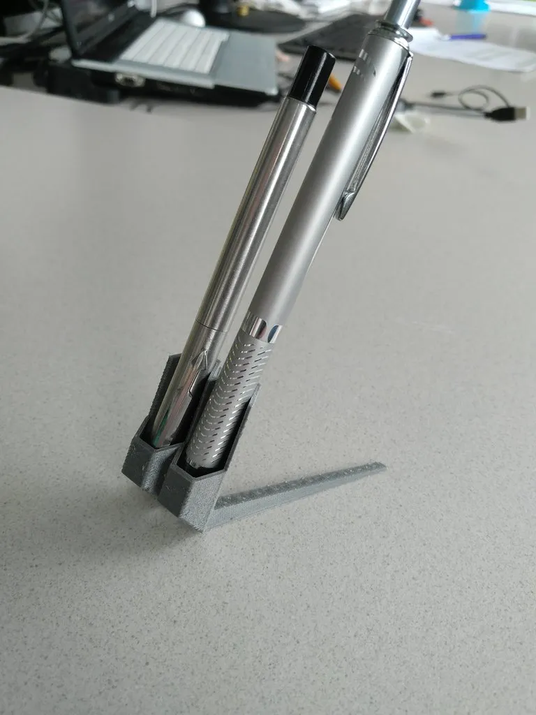 Giá đỡ bút đôi thiết kế đơn giản và nhẹ nhàng