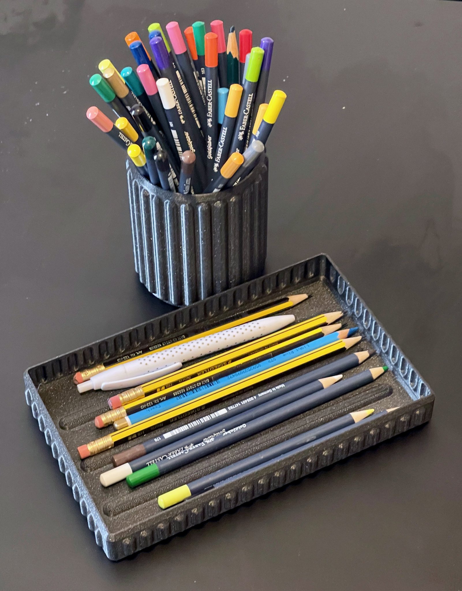 Cốc bút và khay để bàn tiện lợi