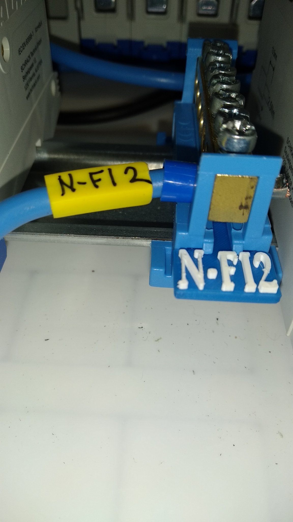 Nhãn cho cầu nối điện PE trong tủ điện