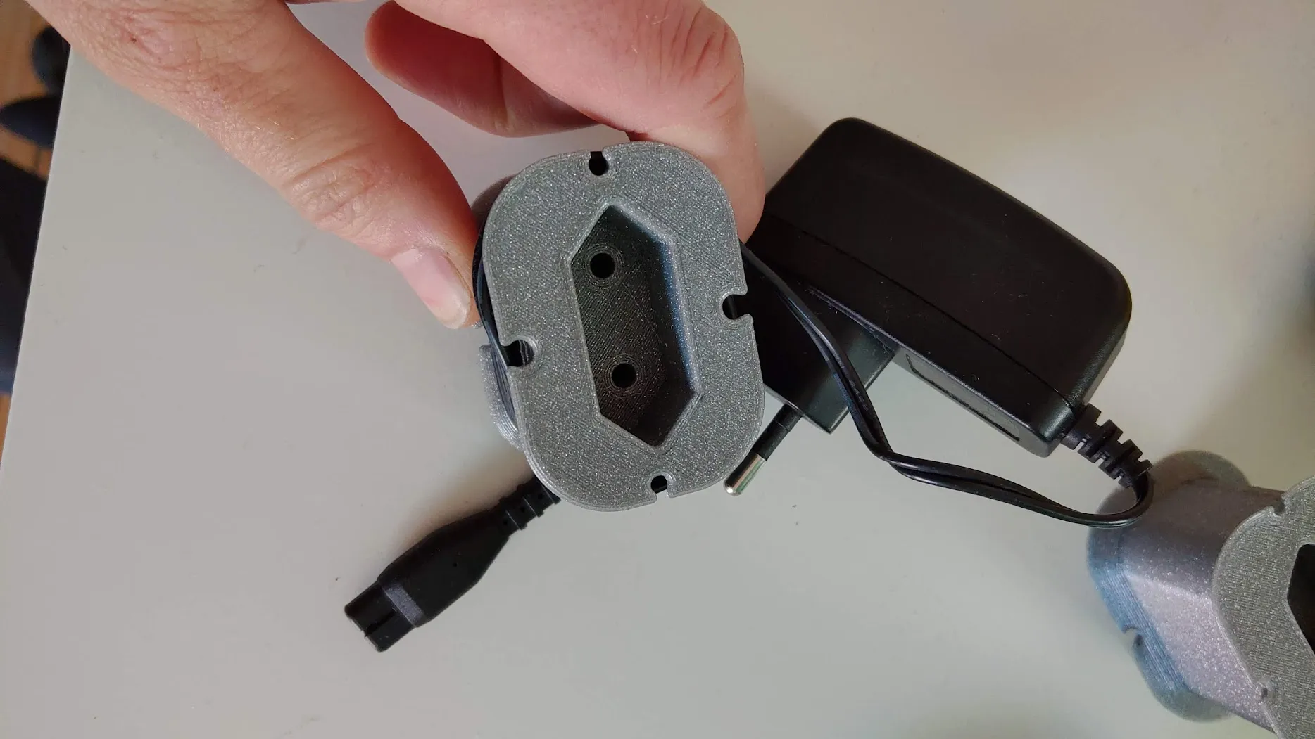 Giá đỡ dây cáp cho thiết bị Euro Plug