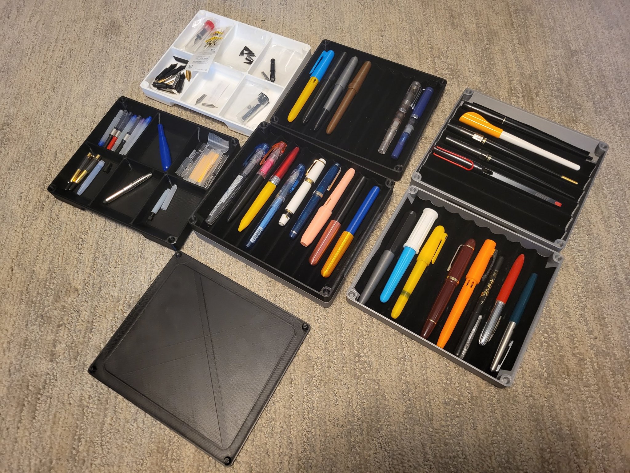 Giá đỡ và lưu trữ bút với thiết kế xếp chồng