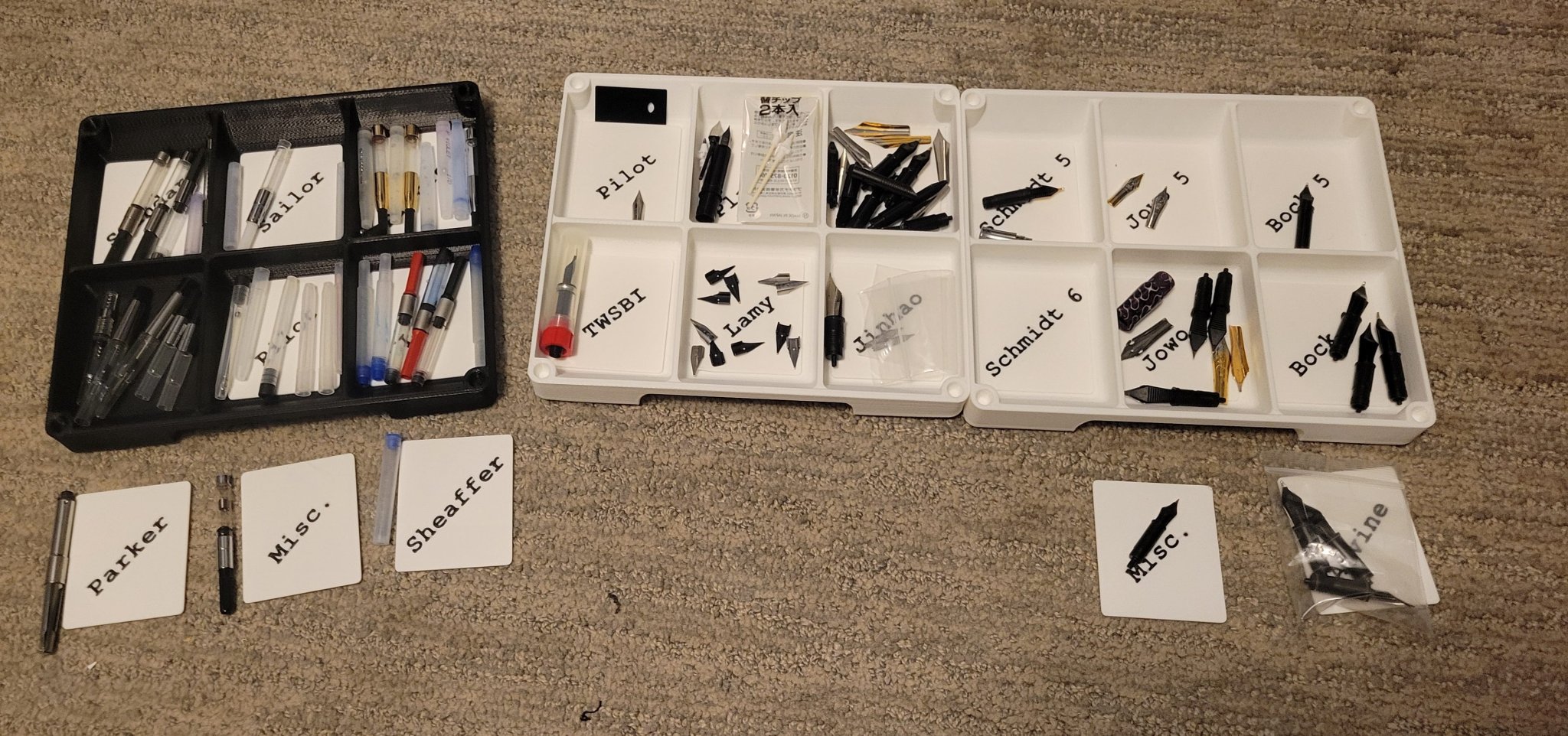 Giá đỡ và lưu trữ bút với thiết kế xếp chồng