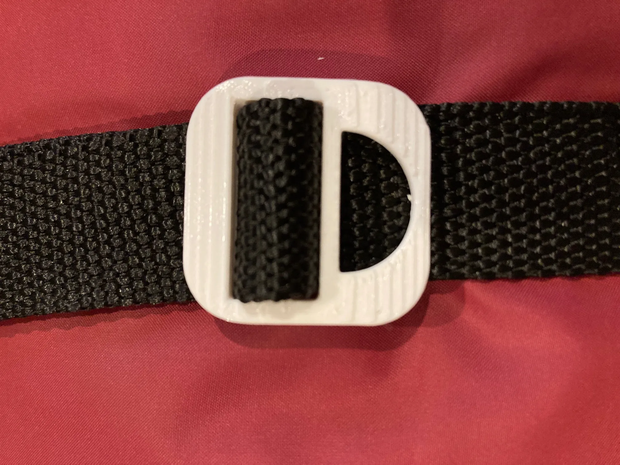 Khóa đai điều chỉnh với điểm kẹp chắc chắn