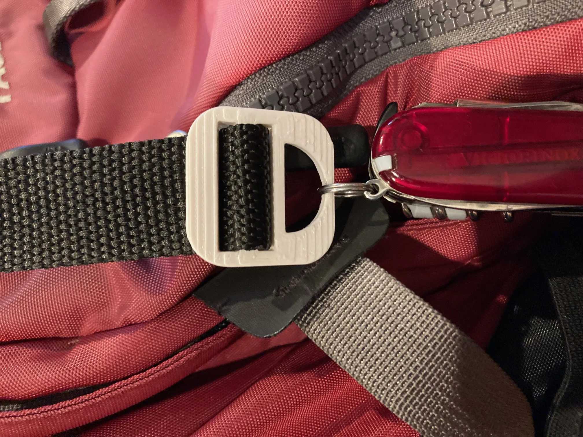 Khóa đai điều chỉnh với điểm kẹp chắc chắn