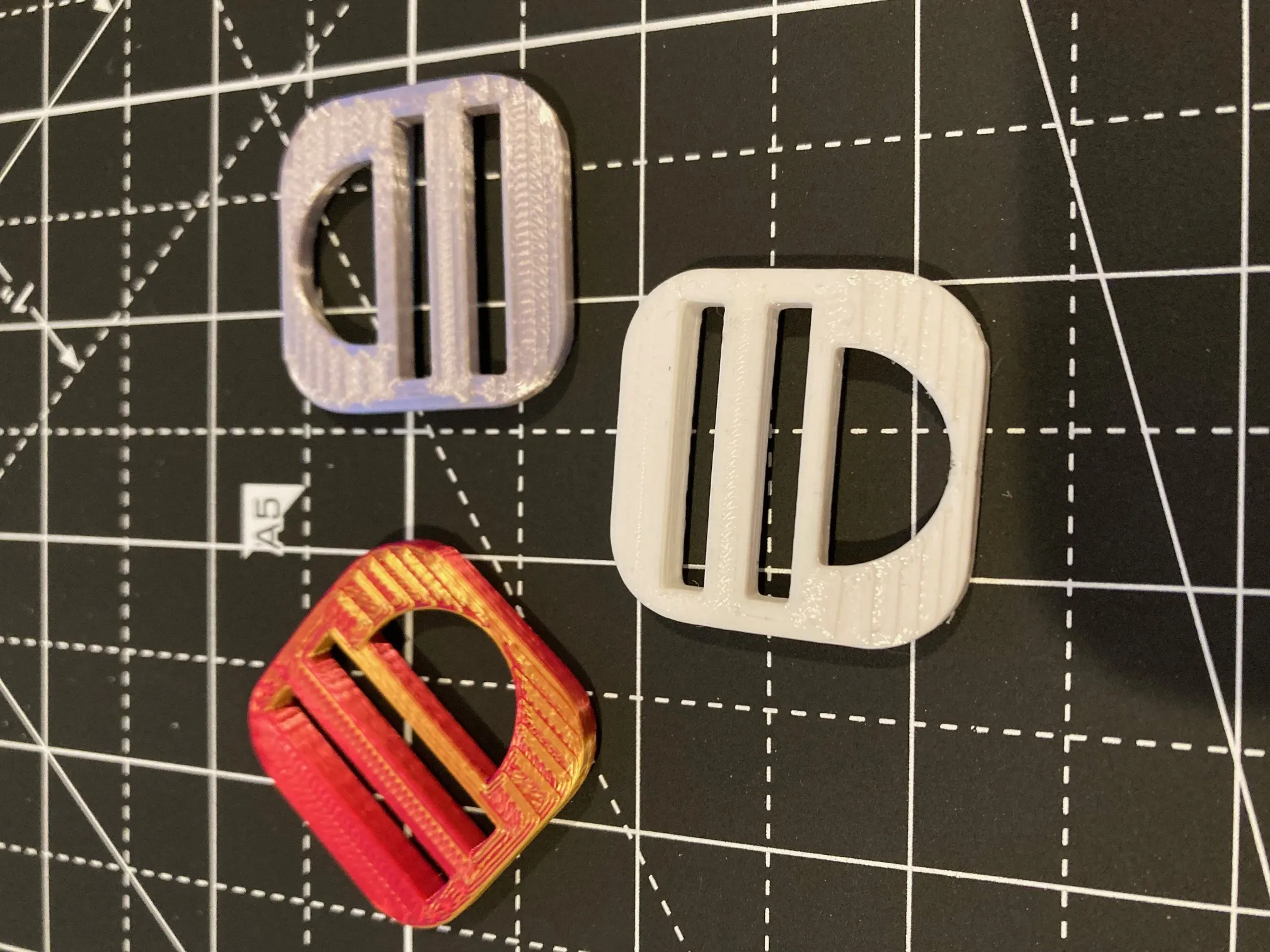 Khóa đai điều chỉnh với điểm kẹp chắc chắn