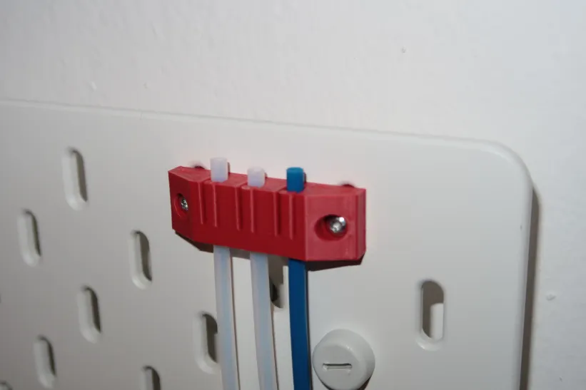 Giá đỡ ống Bowden 4mm cho Skadis với T-nuts 3mm