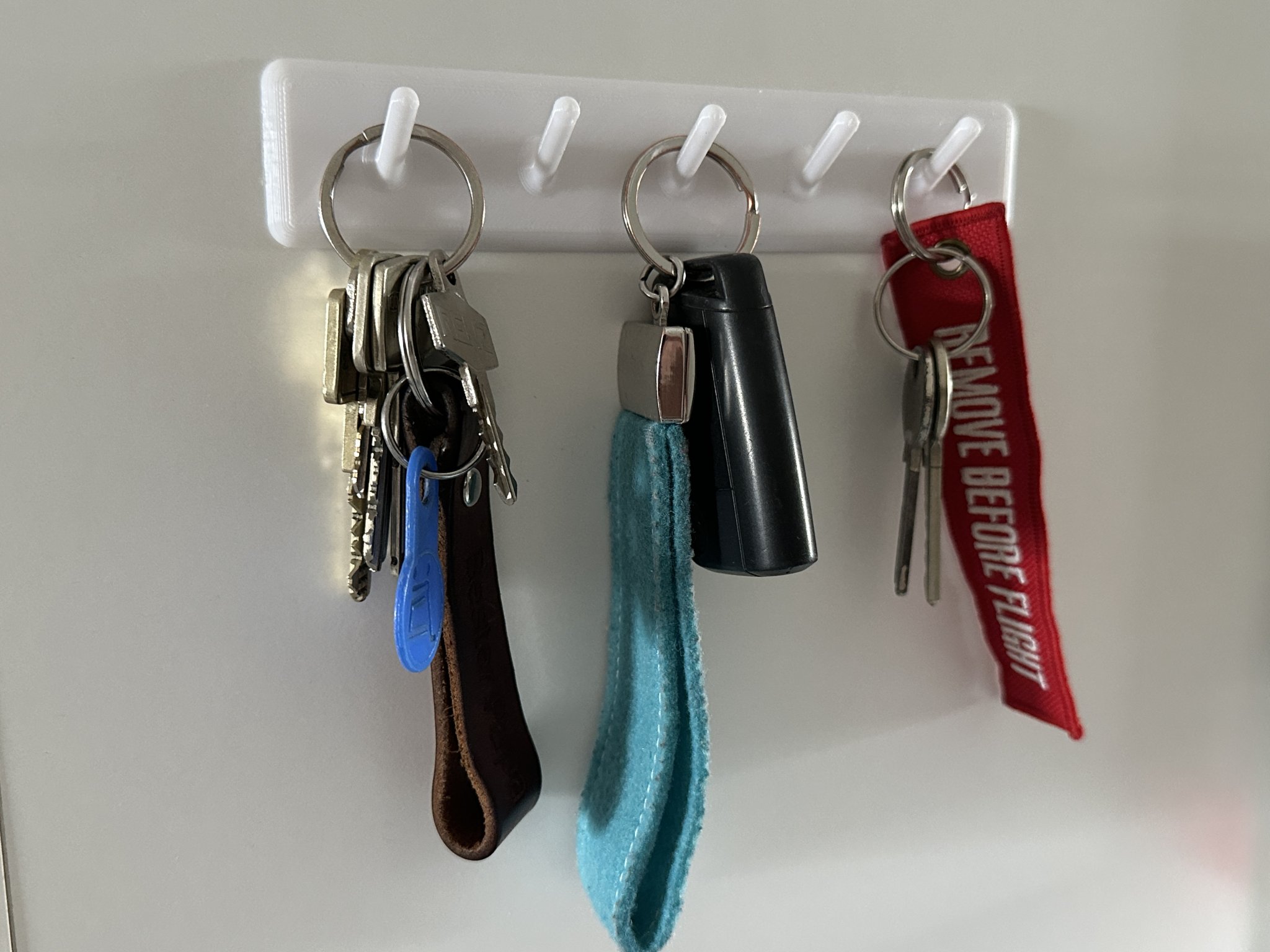 Móc treo chìa khóa đơn giản có thể dán tường