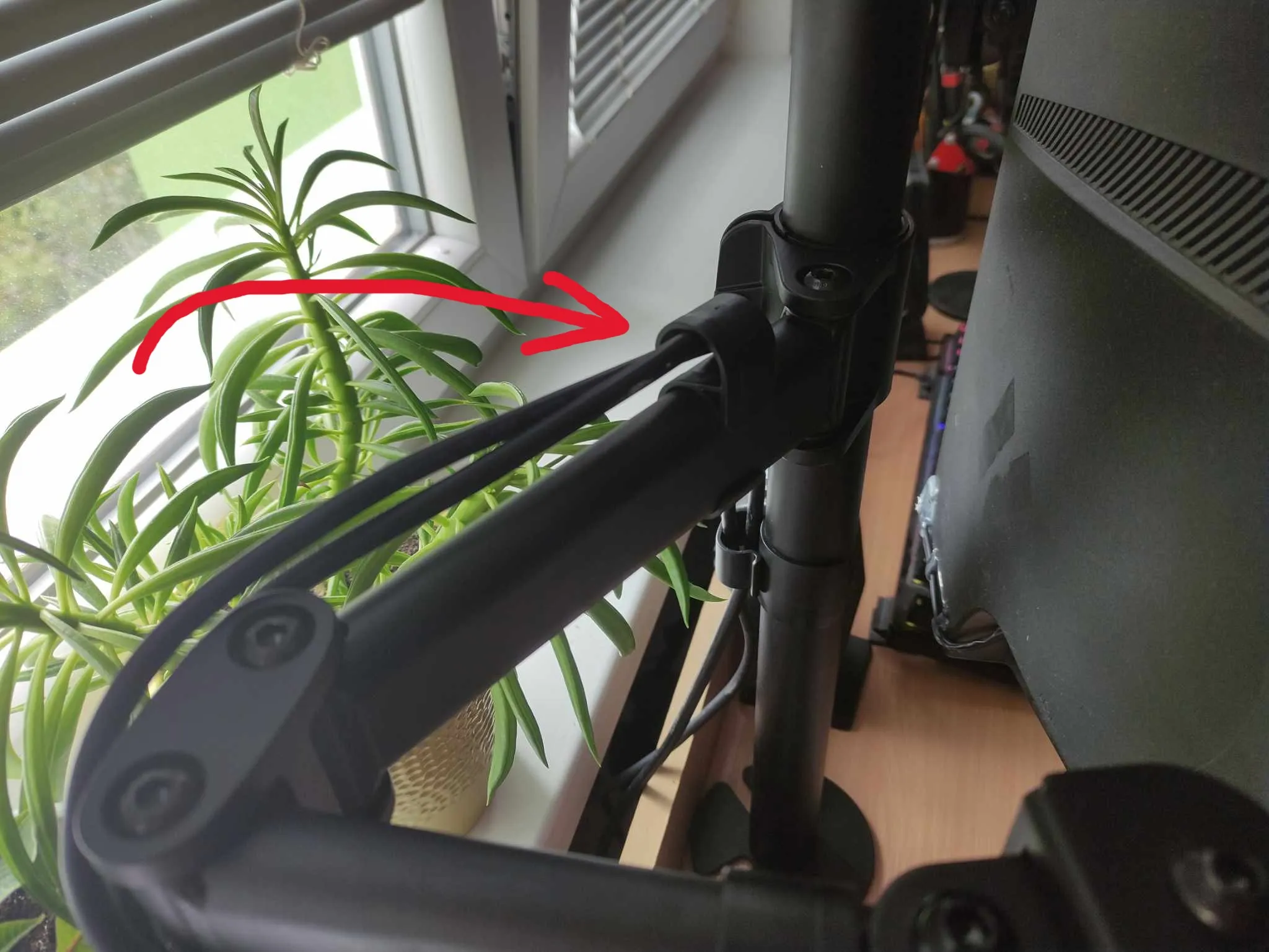 Giá đỡ cáp cho giá đỡ VESA hai màn hình