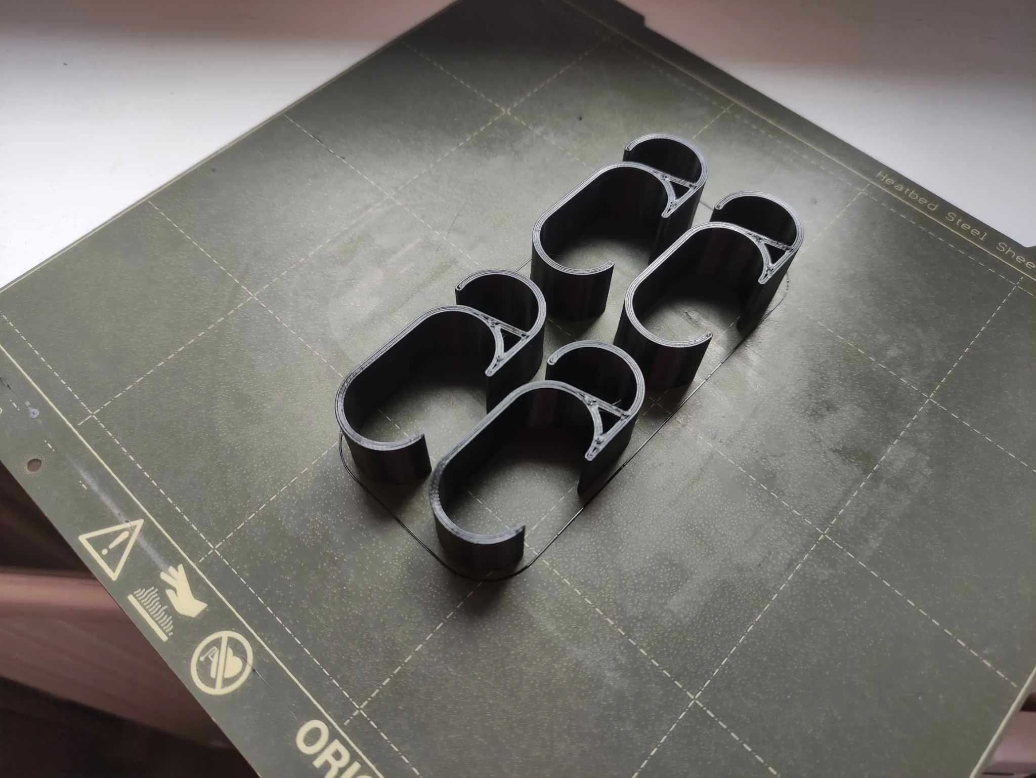 Giá đỡ cáp cho giá đỡ VESA hai màn hình