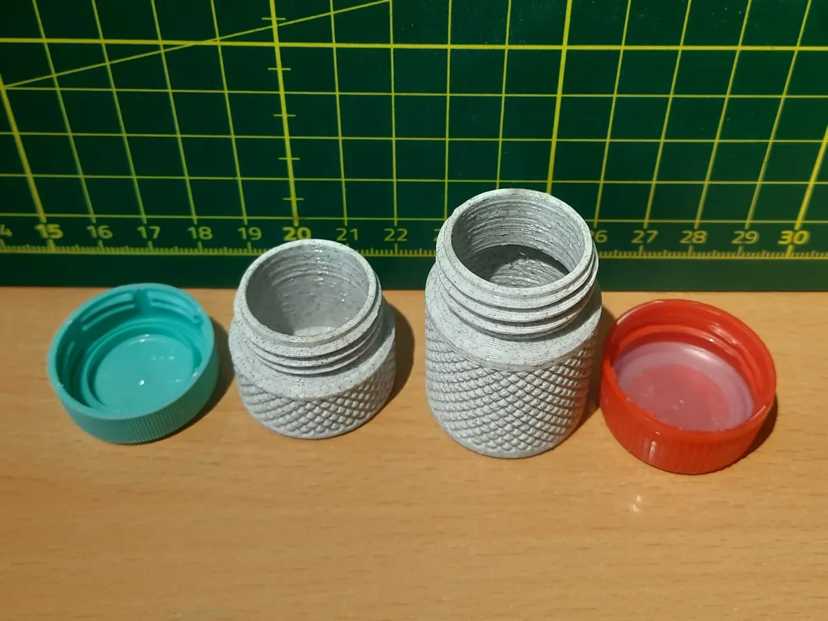 Nắp chai nhỏ với thiết kế rãnh cho hộp đựng linh kiện nhỏ