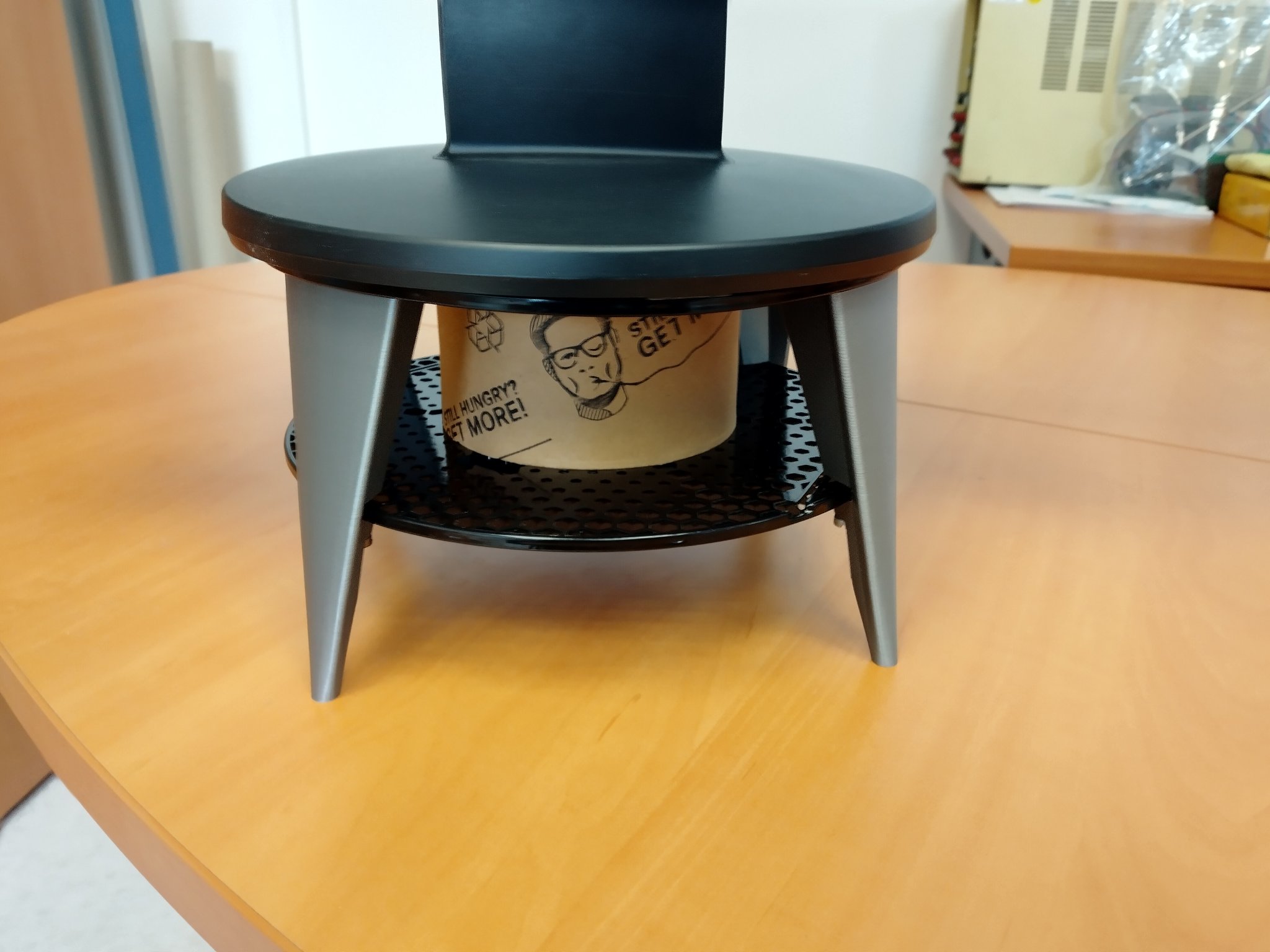 Giá đỡ màn hình đơn giản từ cuộn Prusament