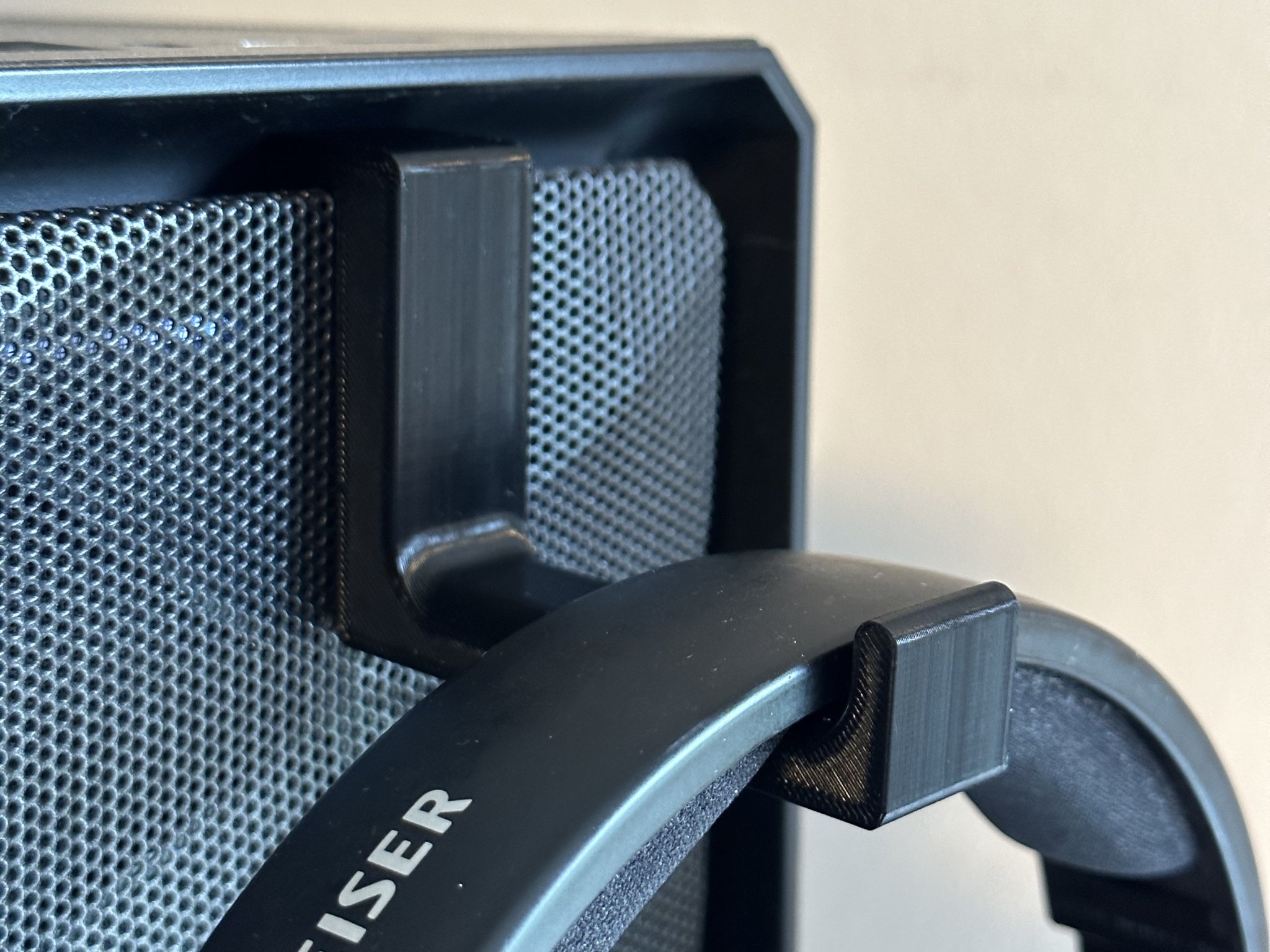 Giá đỡ tai nghe cho mặt trước máy tính Fractal Design Meshify