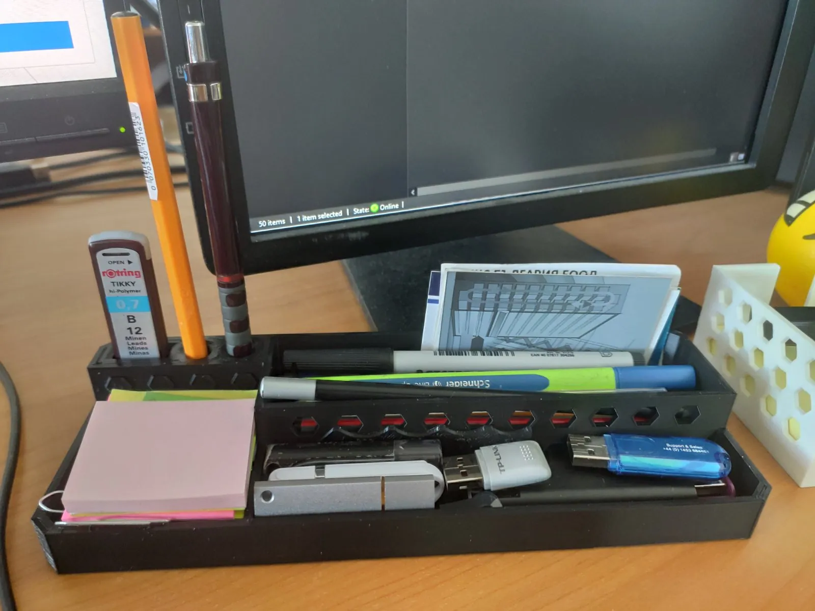 Giá đỡ bút tổ chức 23cm x 9cm in từ PLA