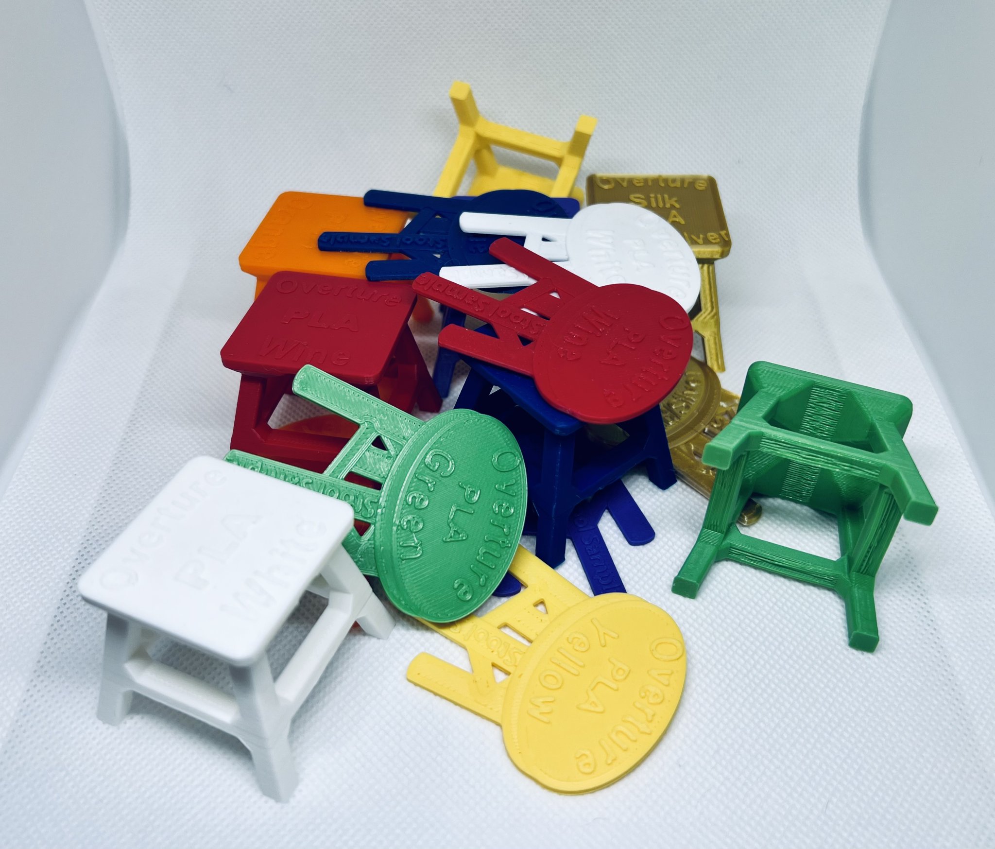 Mẫu ghế đẩu hài hước với vật liệu in 3D