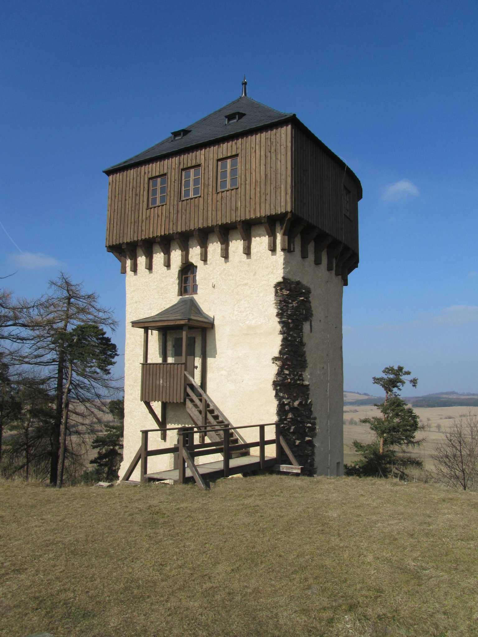 Tháp quan sát Hartenštejn từ đổ nát lâu đài 1473