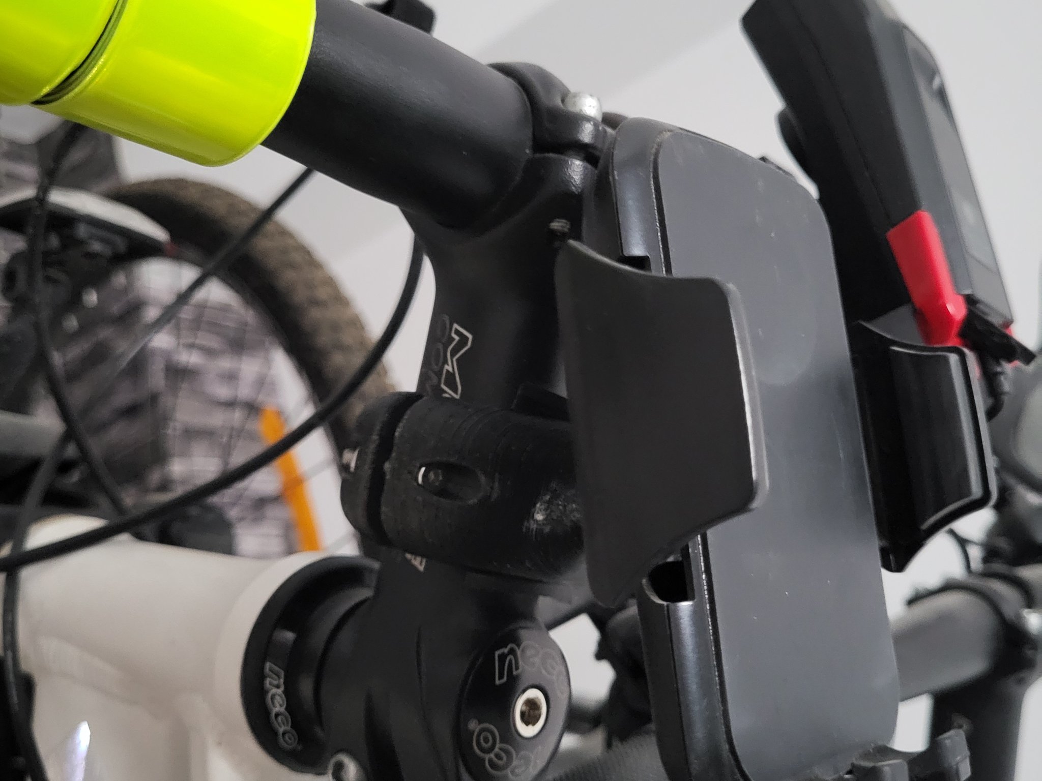 Giá đỡ điện thoại thông minh gắn trên ống lái xe đạp 17.5mm