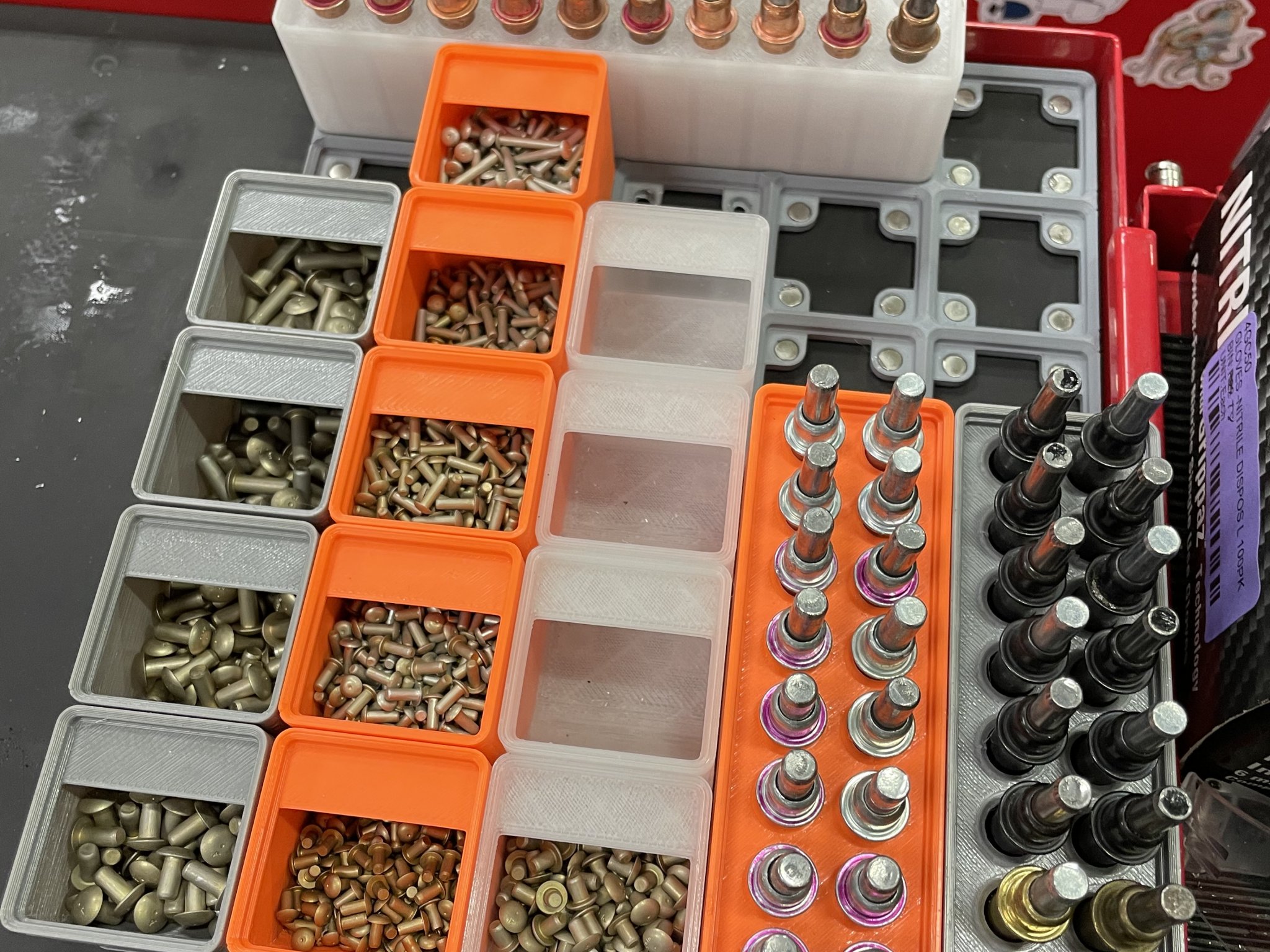 Khay chứa cleco (cleko) cho tổ chức dụng cụ Gridfinity