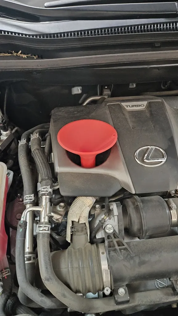 Phễu đổ dầu tùy chỉnh cho Lexus NX200T với nắp ren 37mm