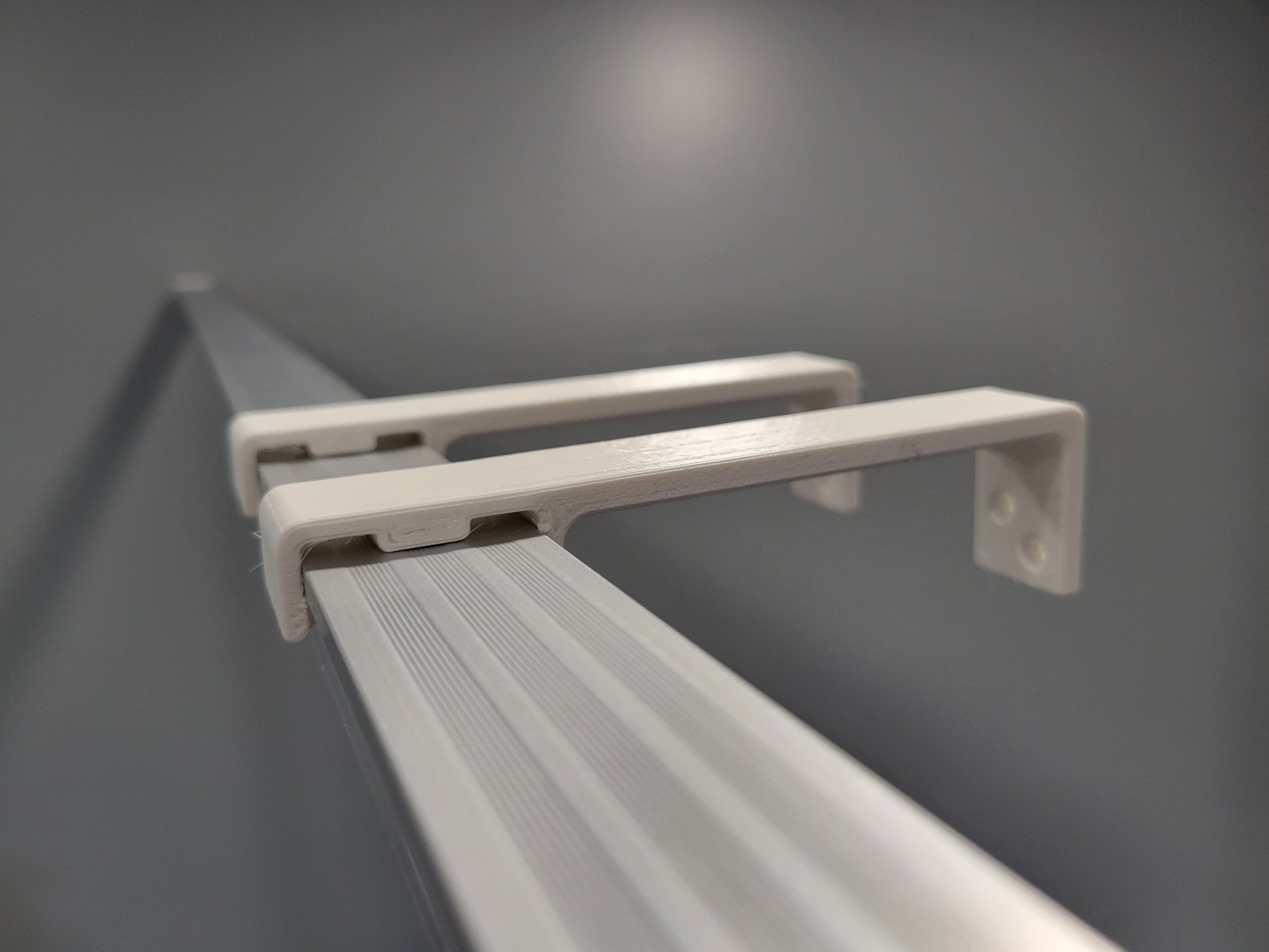 Giá đỡ lắp đặt đèn LED T8 góc 90 độ cho cửa hàng