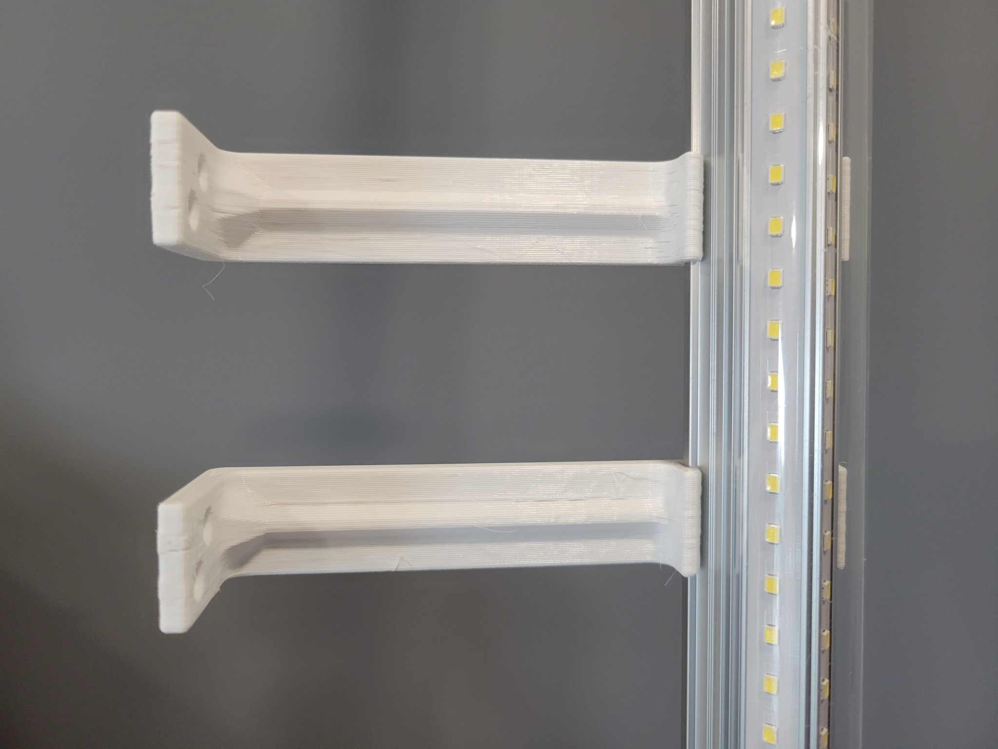 Giá đỡ lắp đặt đèn LED T8 góc 90 độ cho cửa hàng