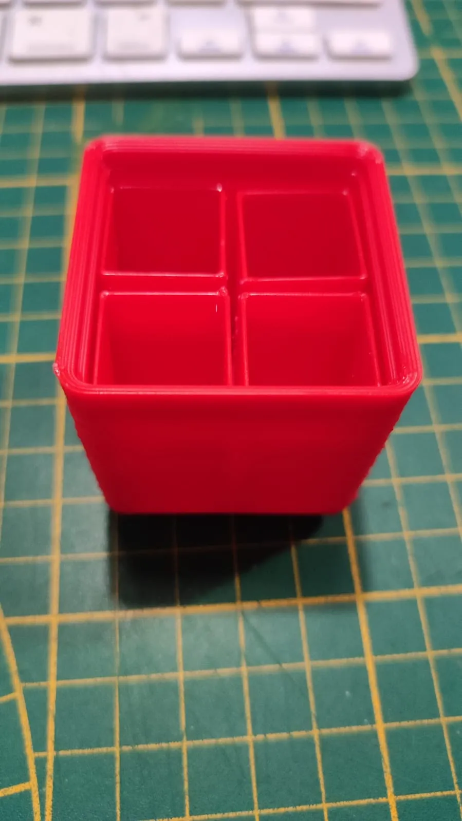 Thùng Gridfinity 1x1 với 4 thùng nhỏ bên trong