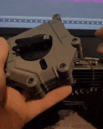 Máy phân phối và cuộn dây paracord chiến thuật