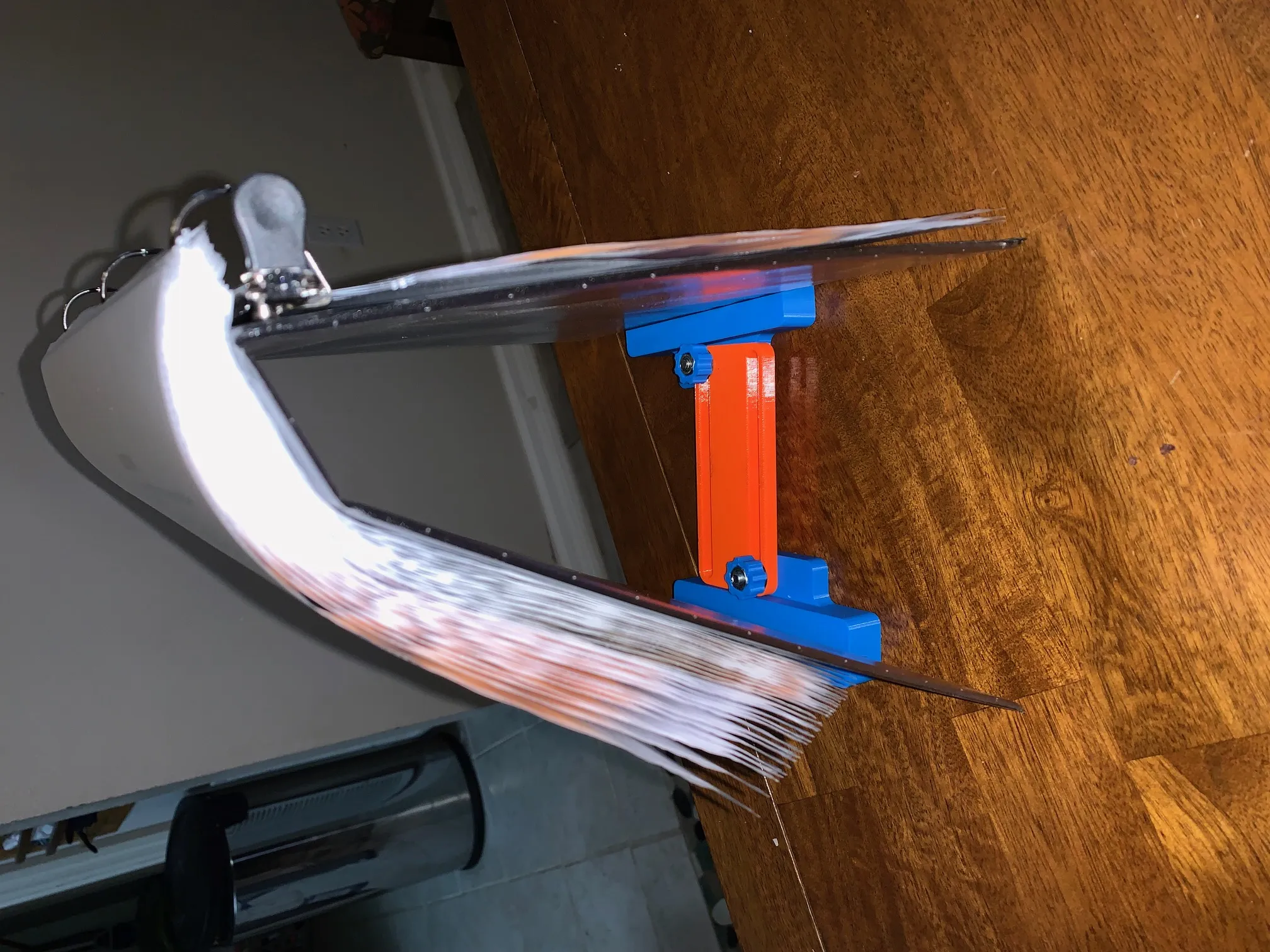 Giá đỡ tài liệu trình bày cho huấn luyện viên Scout