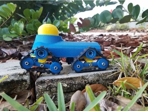 Xe tăng FPV mini với tháp pháo điều khiển servo