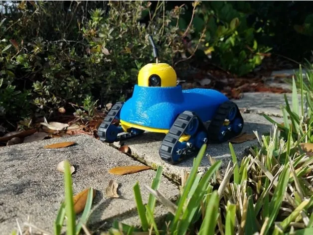 Xe tăng FPV mini với tháp pháo điều khiển servo