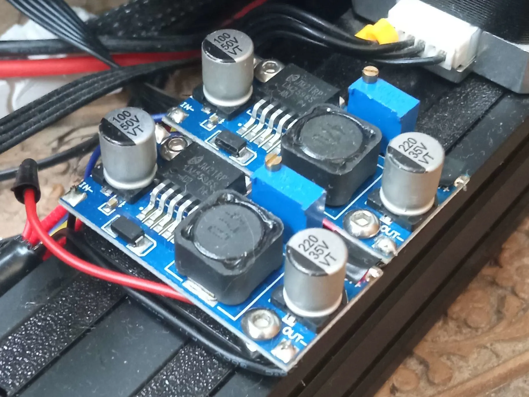 Giá đỡ bộ điều chỉnh điện áp LM2596 cho khung 20x20