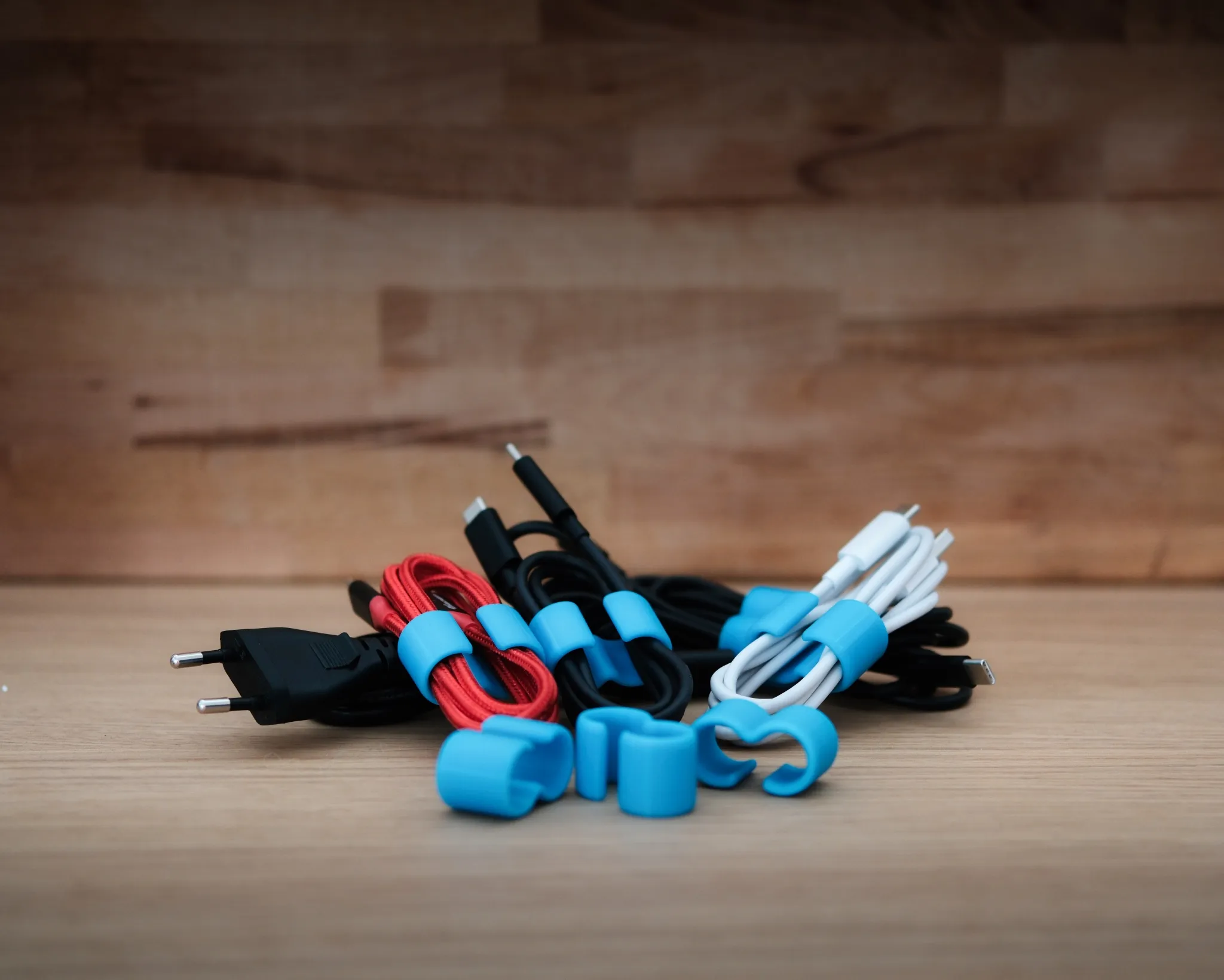 Kẹp dây cáp - Giải pháp tổ chức dây cáp dễ in