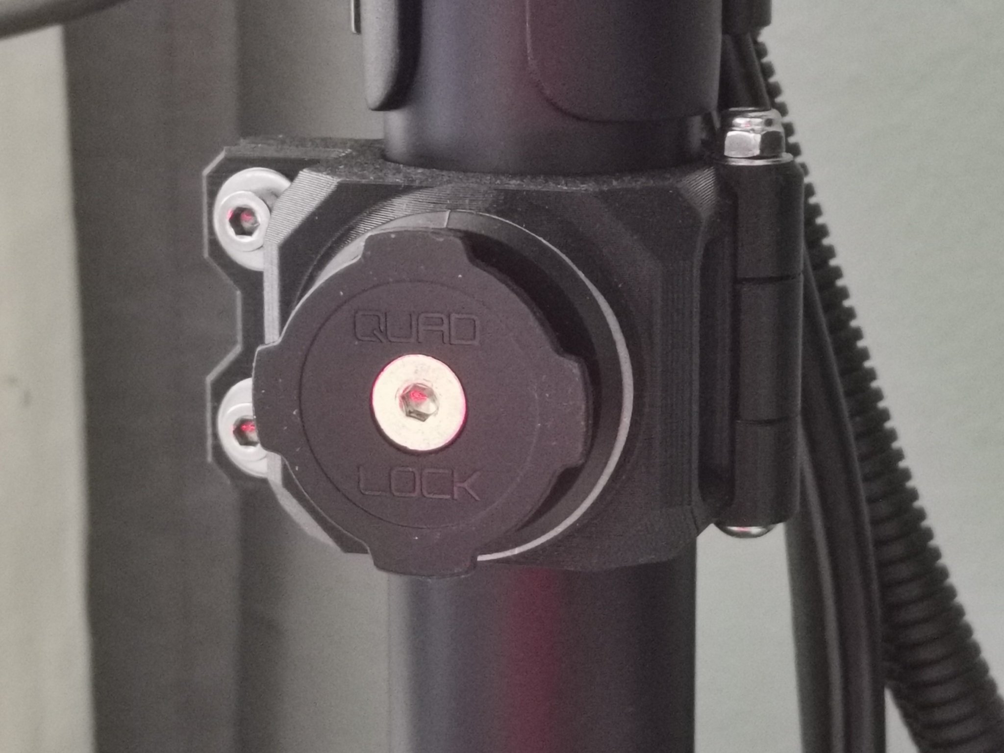 Giá đỡ màn hình 35mm với giá đỡ quad lock