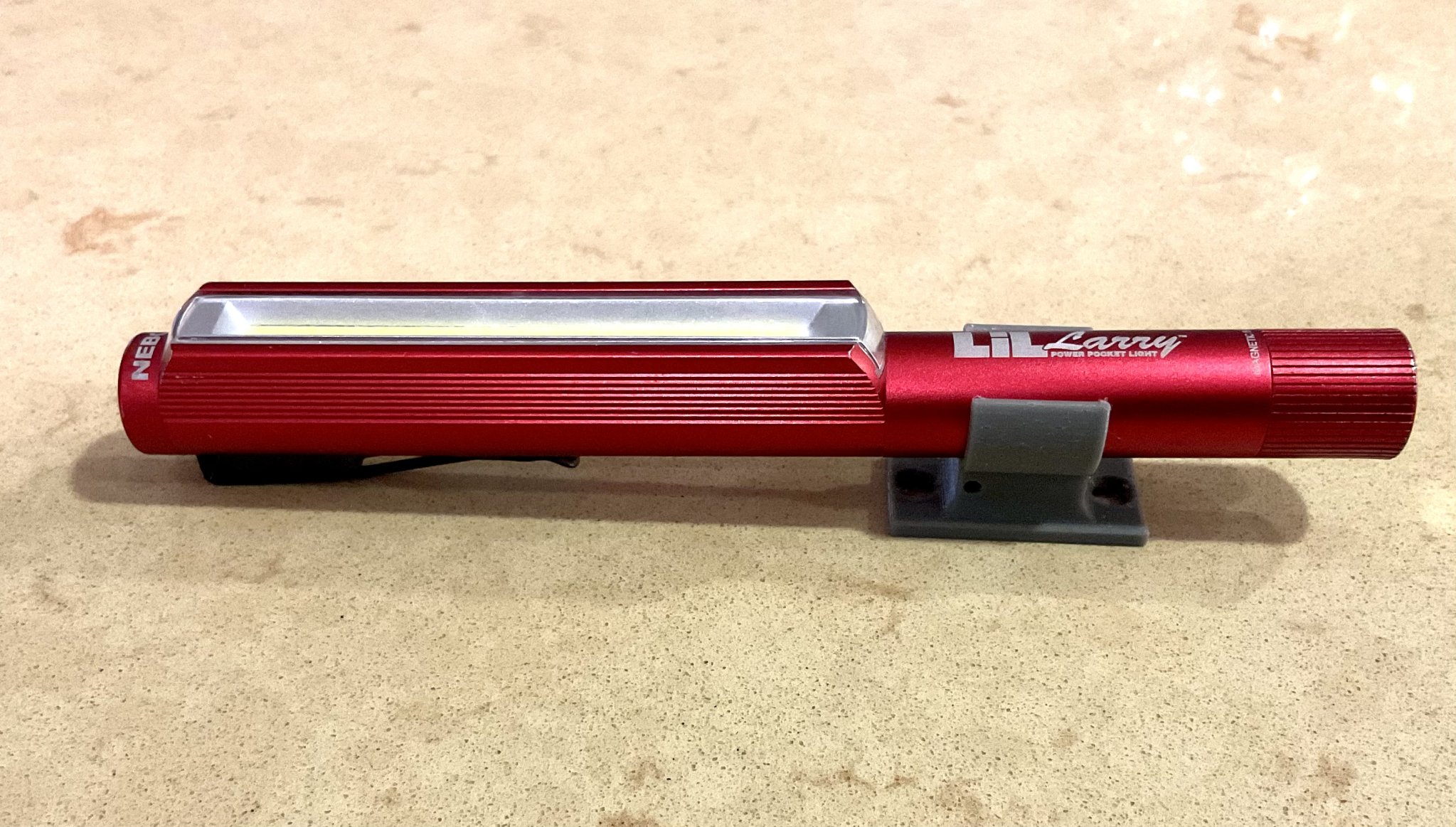 Giá đỡ đèn pin MagLite AA, D và NEBO/LilLarry với lỗ gắn