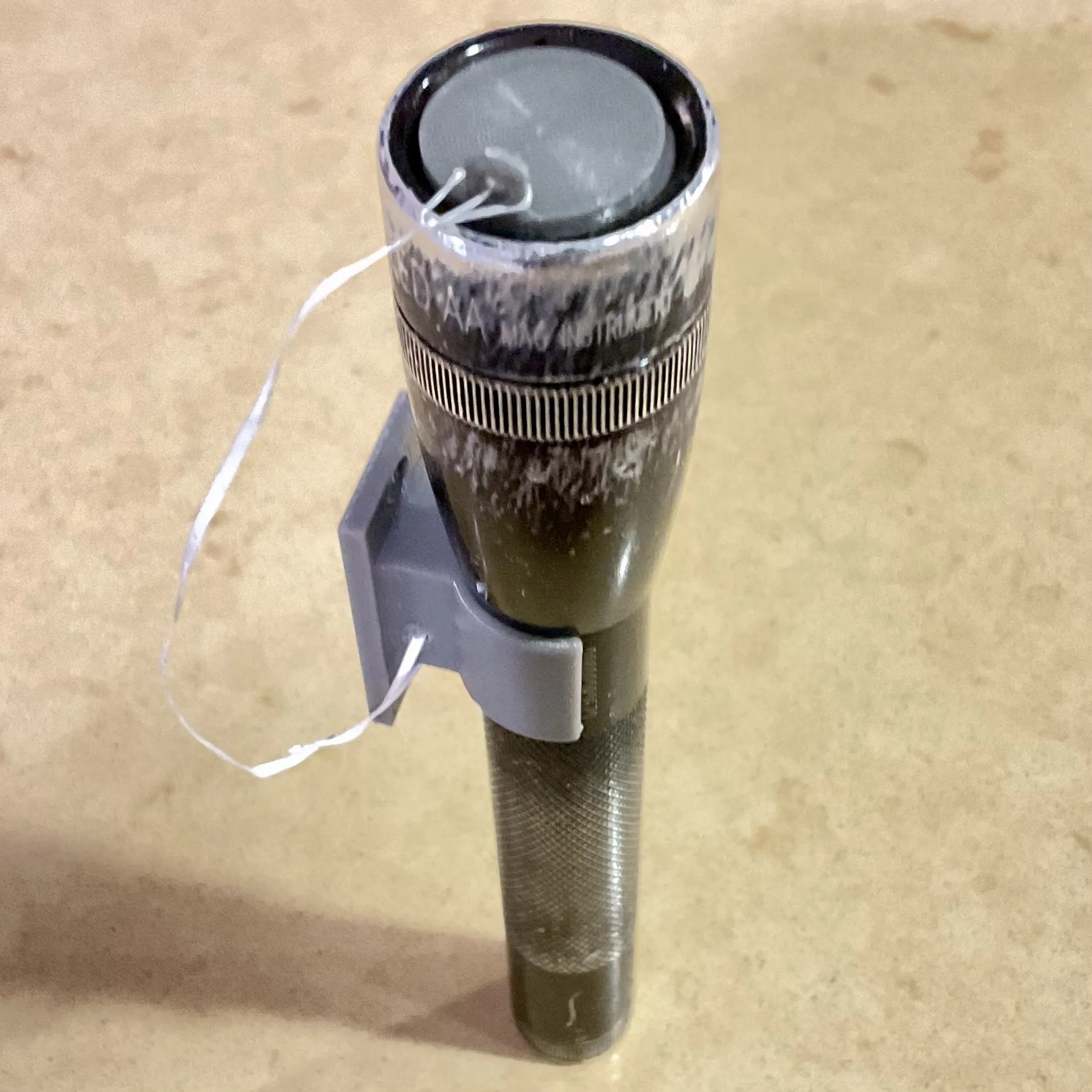 Giá đỡ đèn pin MagLite AA, D và NEBO/LilLarry với lỗ gắn