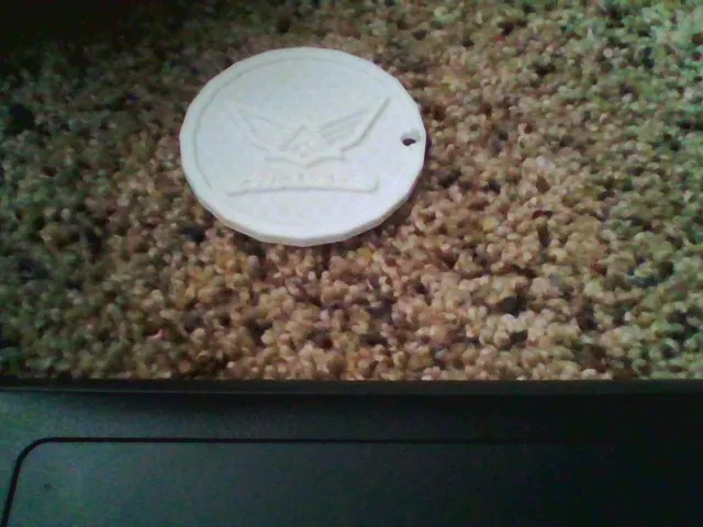 Móc khóa hình cây tuyết tùng phong cách nghệ thuật